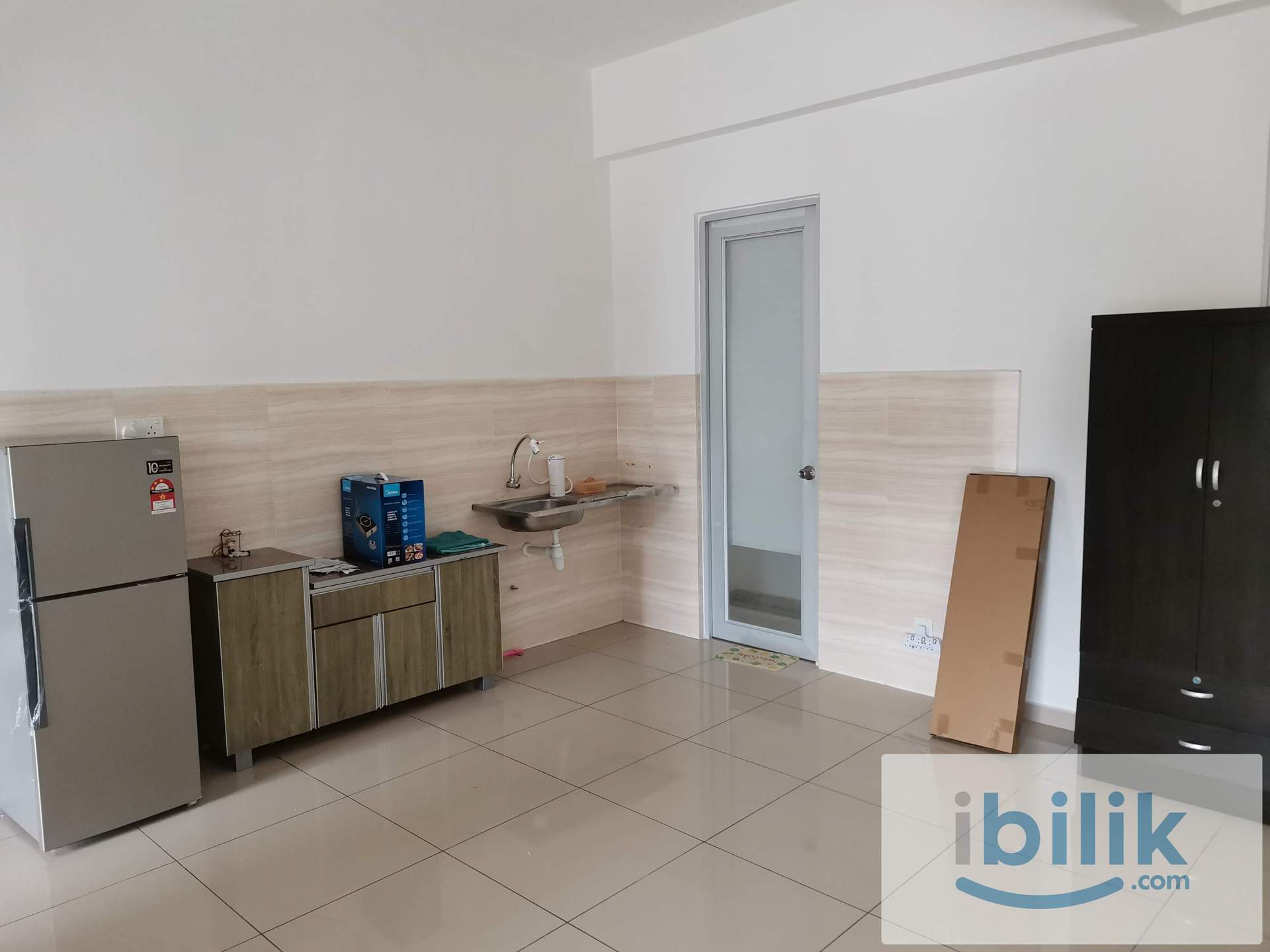 Platinum 3 Balcony Aircond Master room include utilities  - Image 6