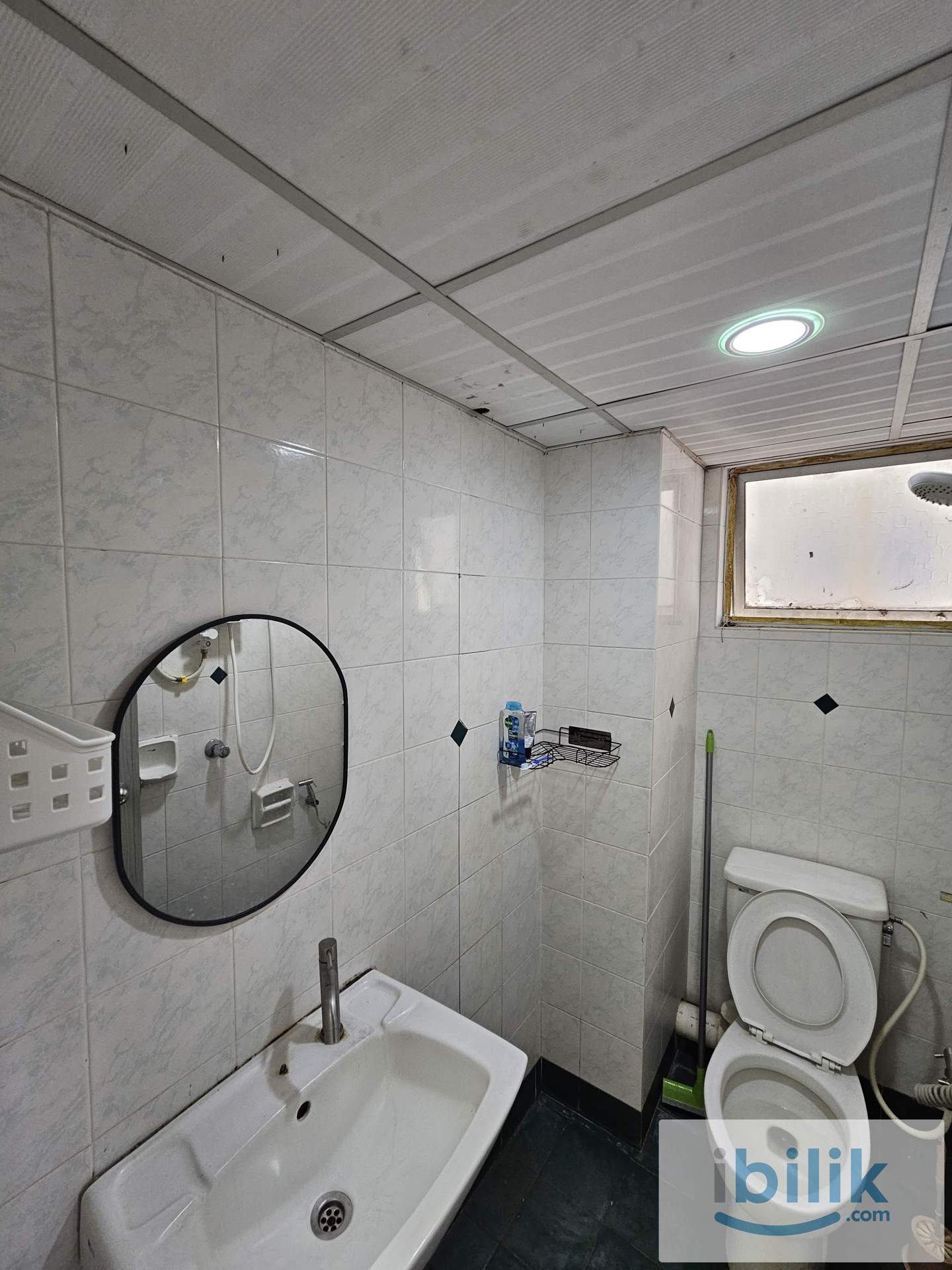 Npark Furnished Middle room Share bathroom included utilities - Image 4