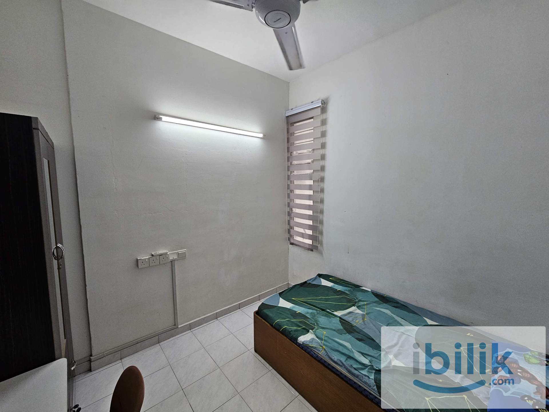 Npark Furnished Middle room Share bathroom included utilities - Image 1