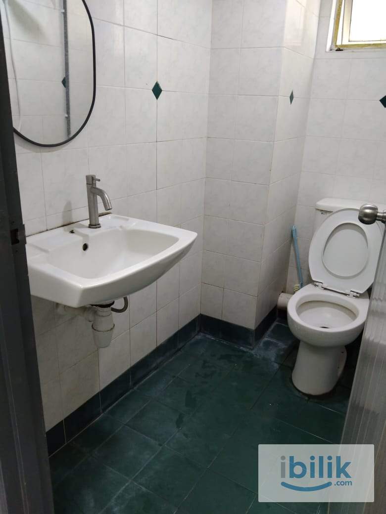 Npark Furnished Middle room Share bathroom included utilities - Image 7