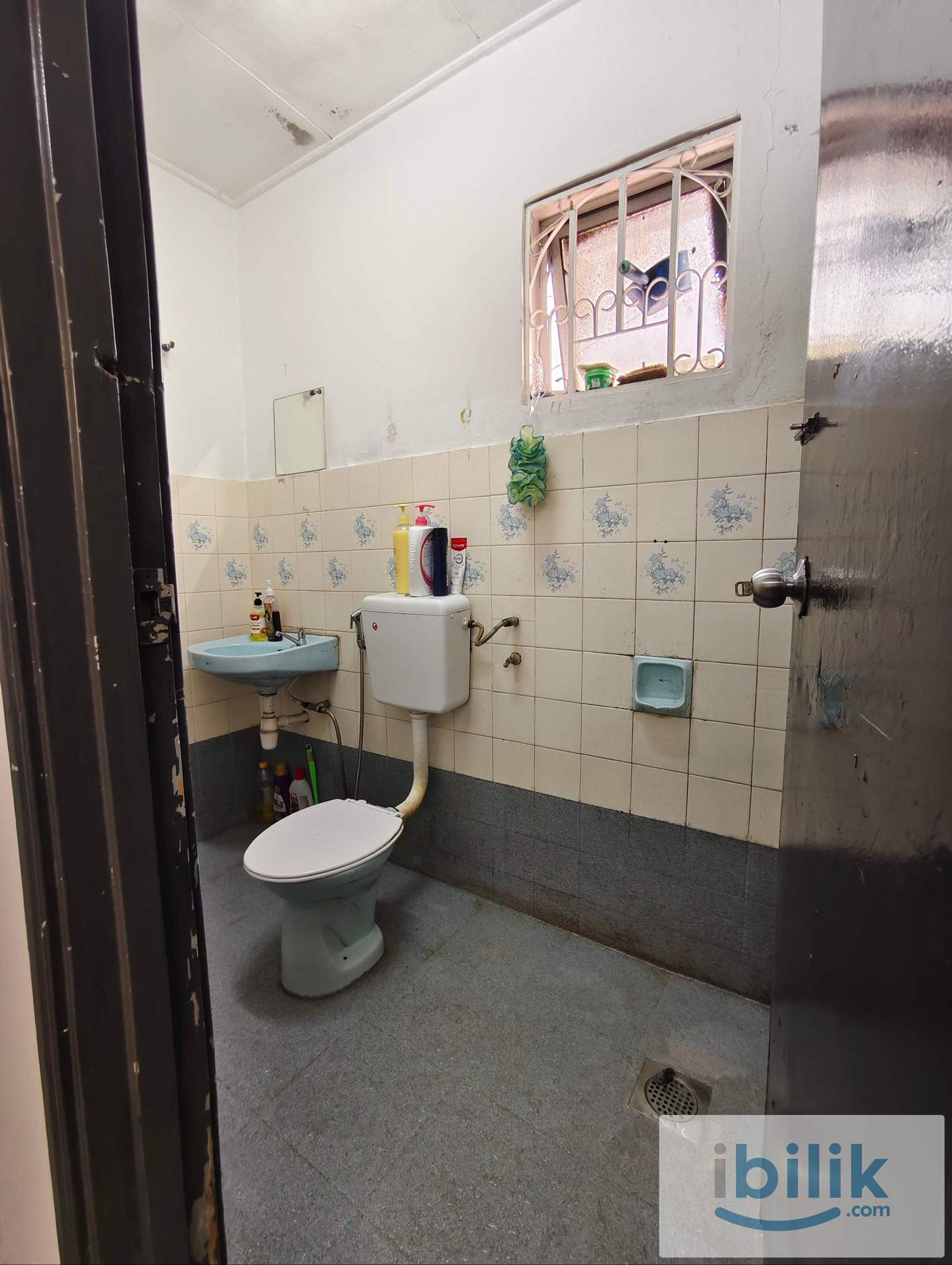 Single Bed Room for rent in SS22 (Utilities INCLUDED!!) - Image 1