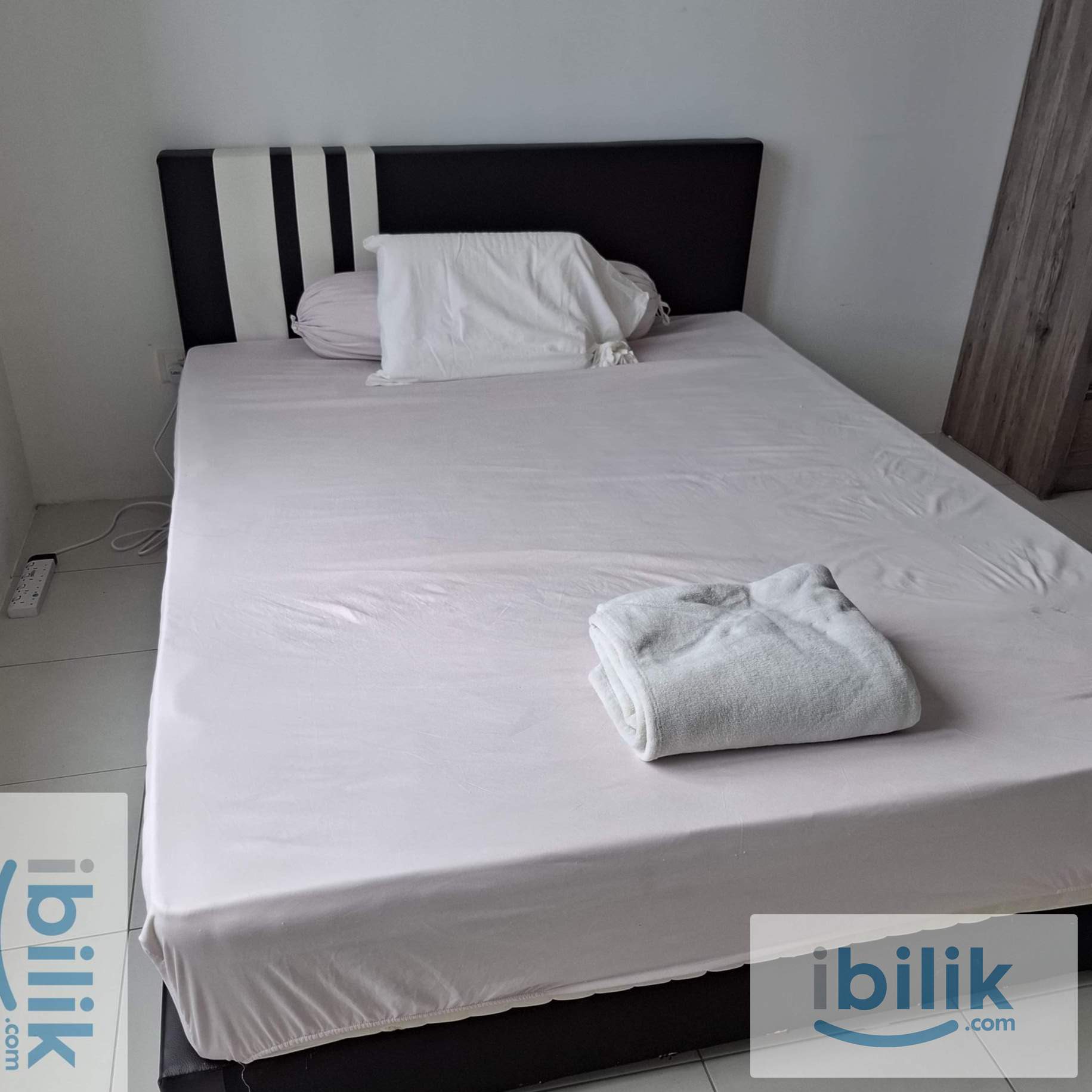 Single Room with Private Bathroom - Image 2