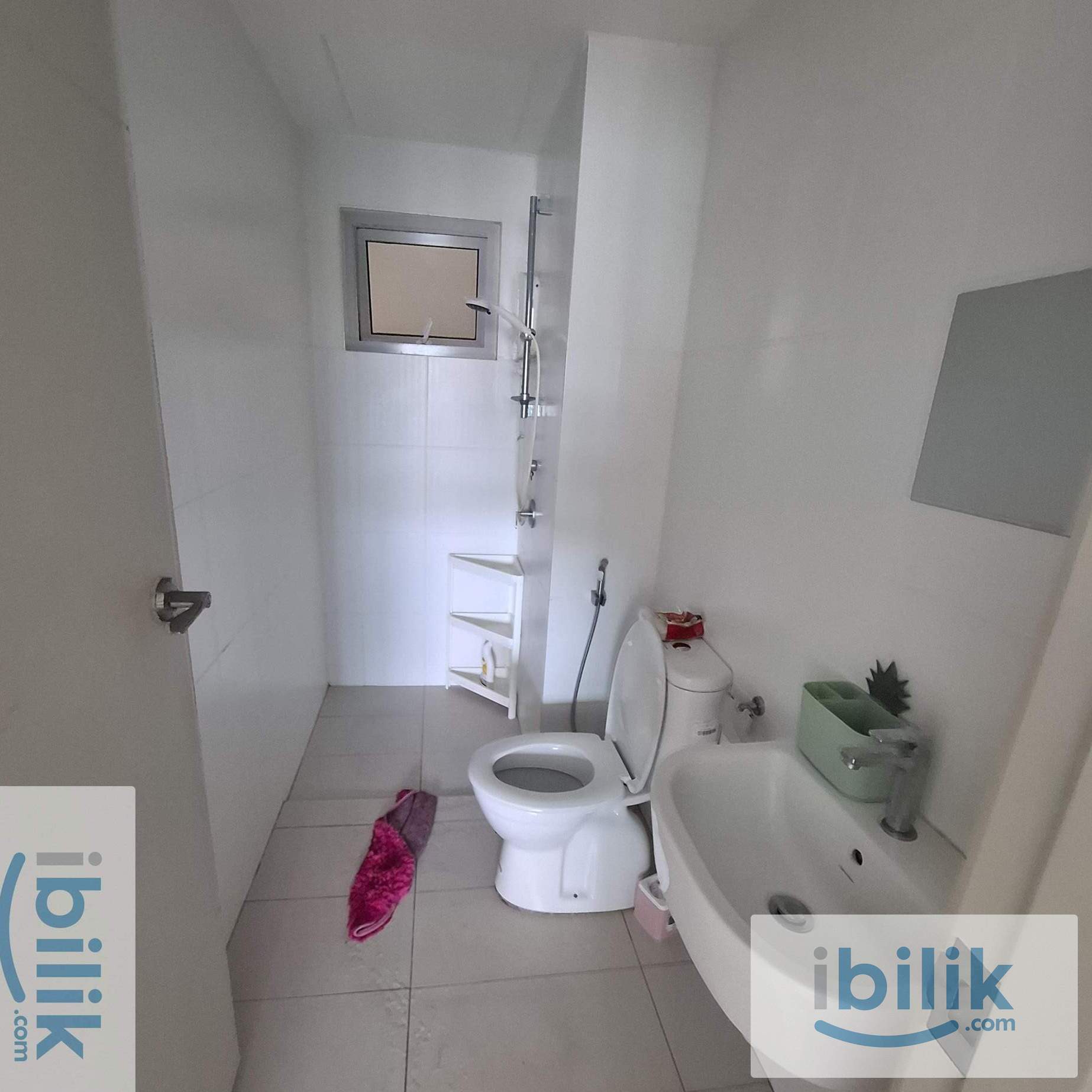 Single Room with Private Bathroom - Image 3