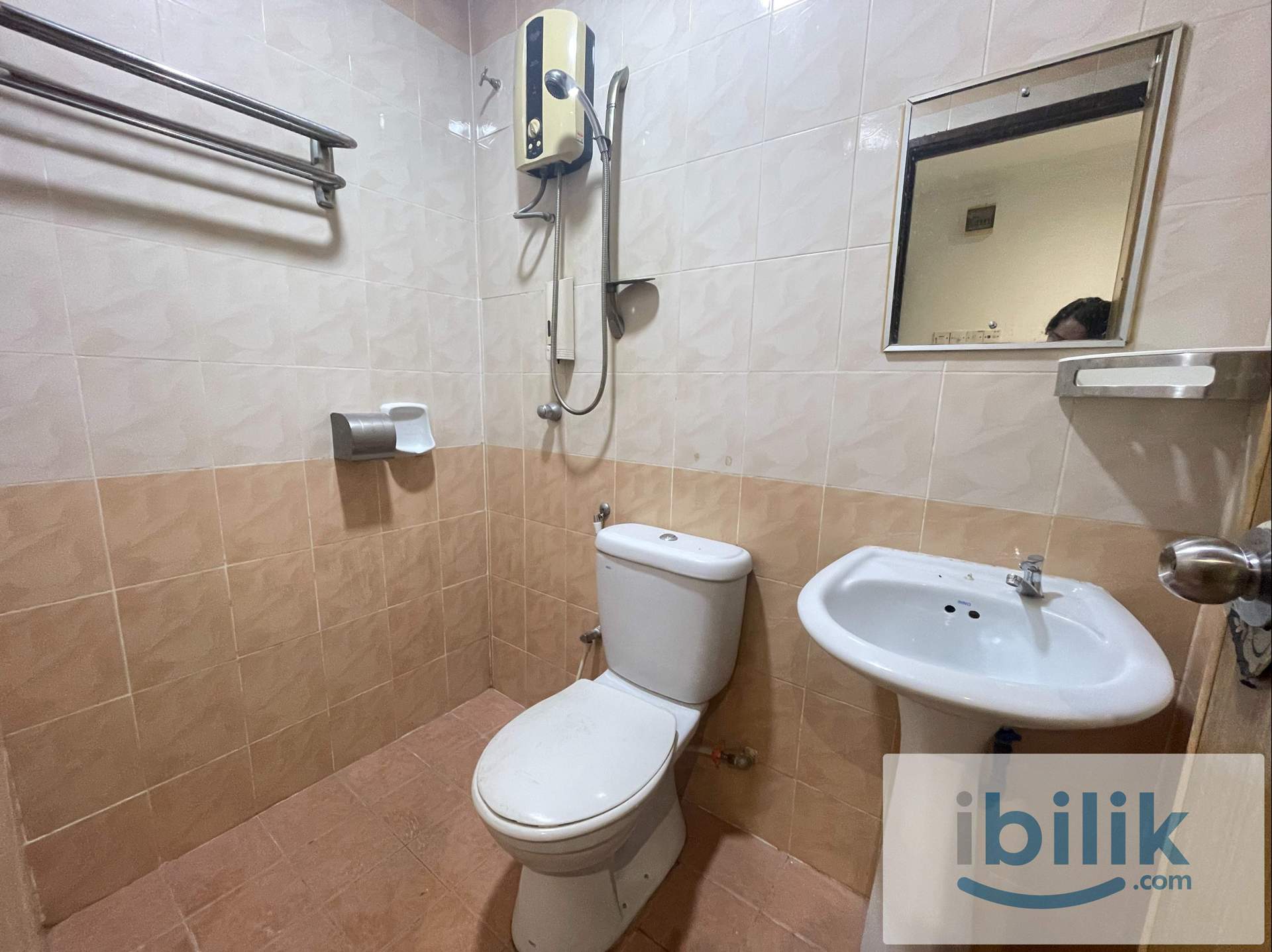 Labor Day Promo ⭐Master Room for Rent near LRT Masjid Jamek - Image 4