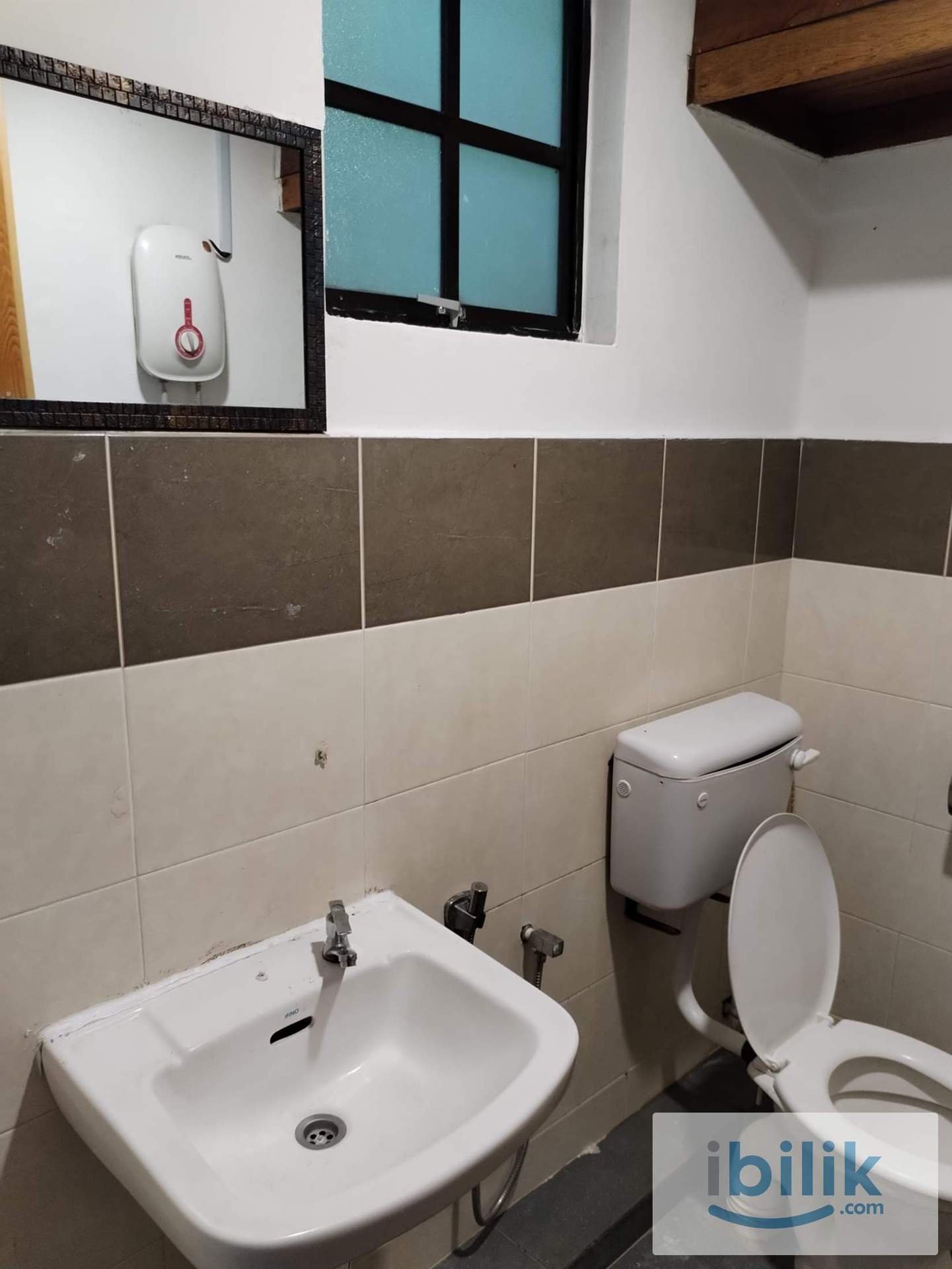 1 min to KG. Baru Seri Kembangan Bus Stop🚏🚌Furnished Single Room for Rent  - Image 1