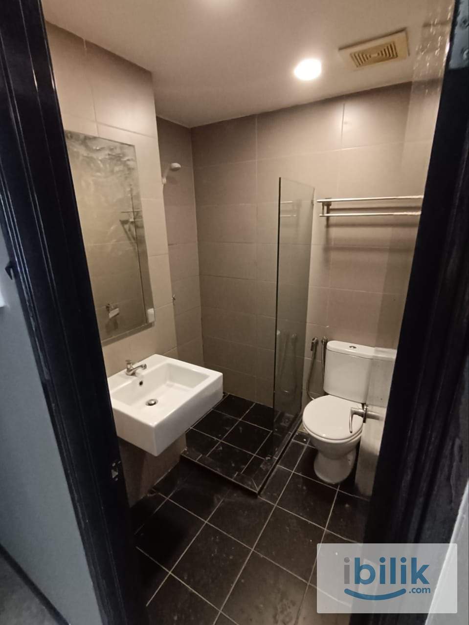 LIMITED TIME OFFER ‼️Near MRT Maharajalela ⭐ Room With Zero Deposit near Pasar Seni - Image 8