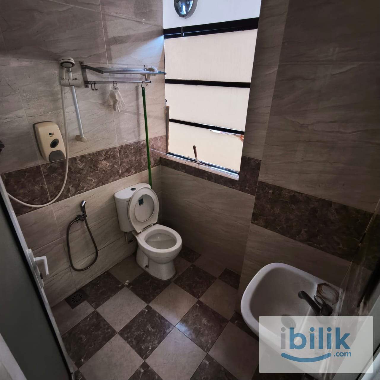 🎯 Student Friendly Room for Rent at PJS 8, Bandar Sunway 📚 Near College & Public Transport  - Image 4