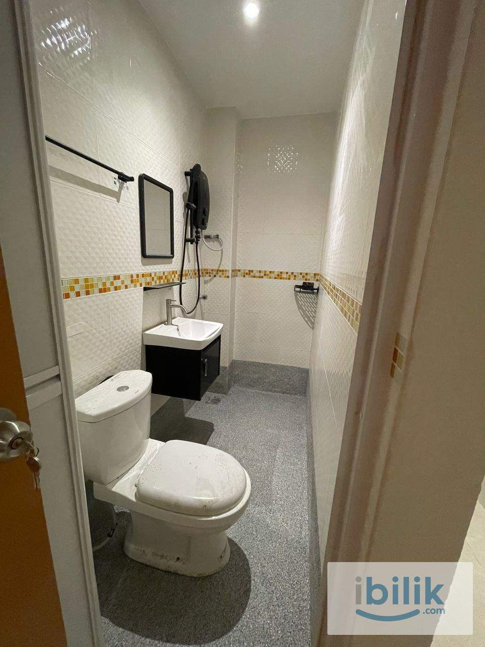 🚀 Grab Fast! Zero Deposit Master Room for Rent near LOT 10, Bukit Bintang 🛍️ - Image 2