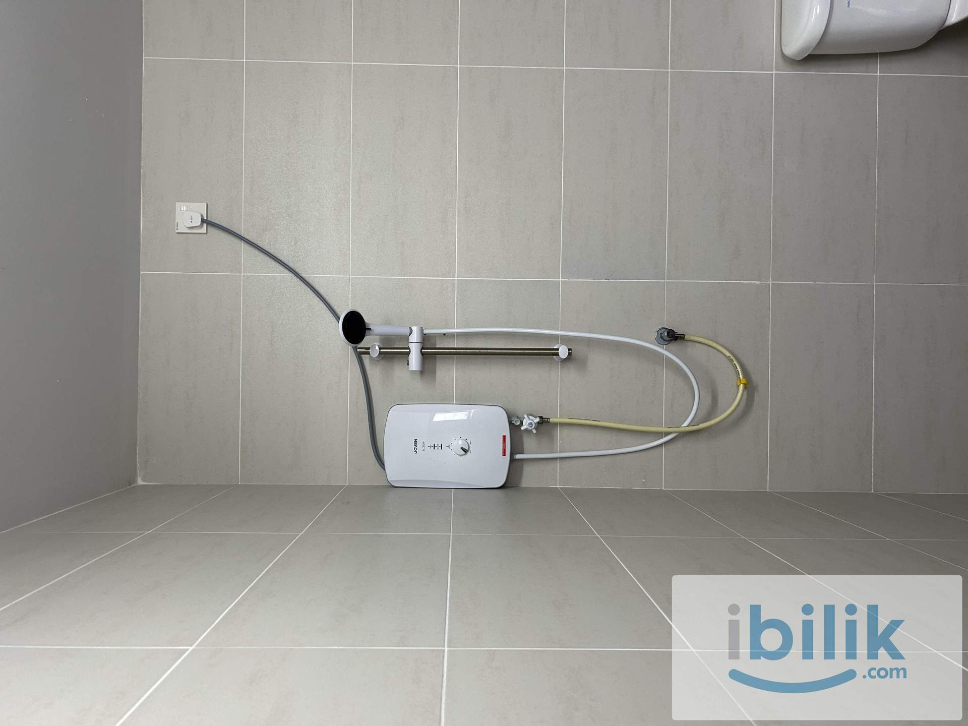 28 Residence Salak Tinggi [Near Nilai Inti and AEON] - Image 4