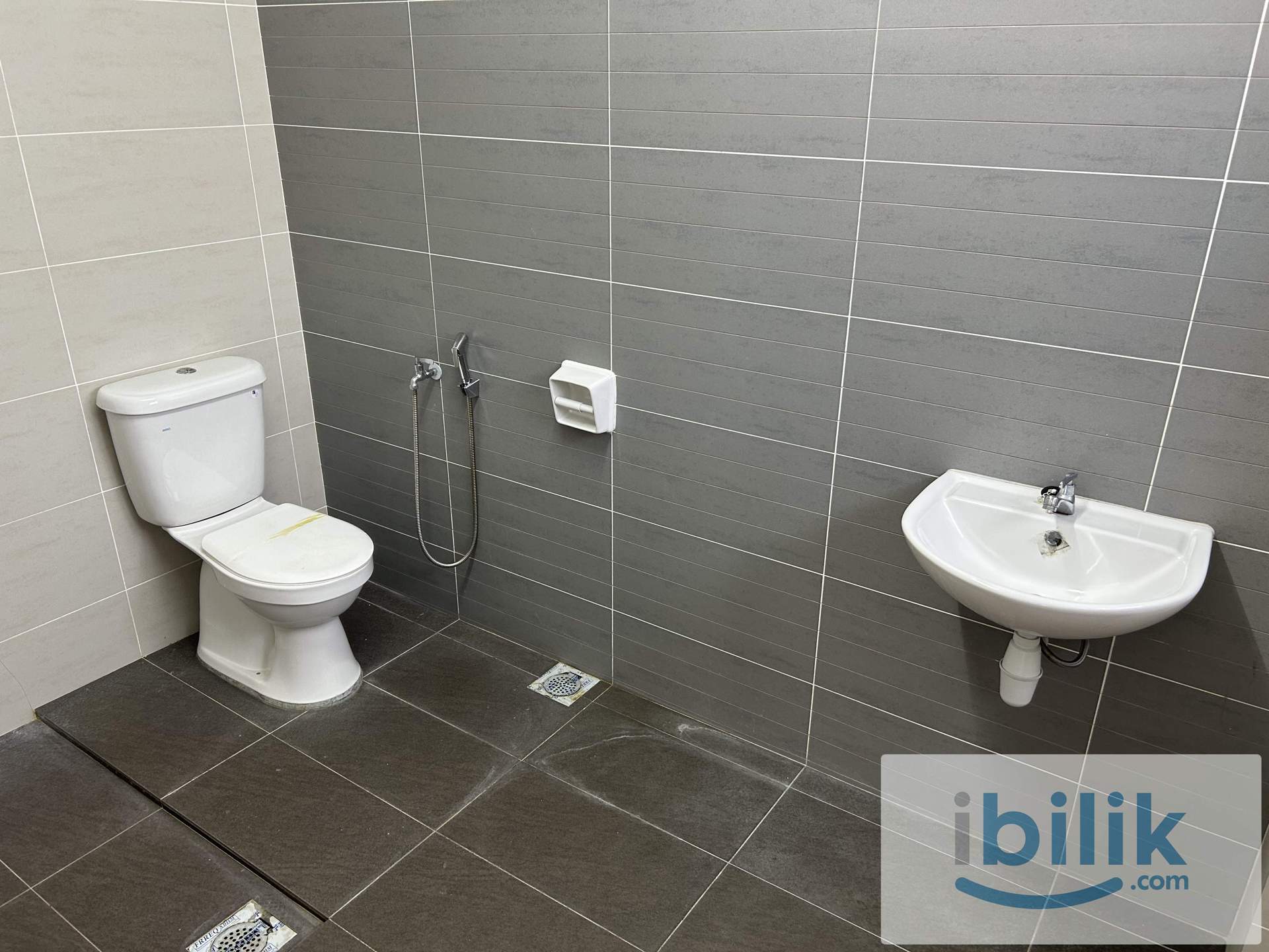 28 Residence Salak Tinggi [Near Nilai Inti and AEON] - Image 3
