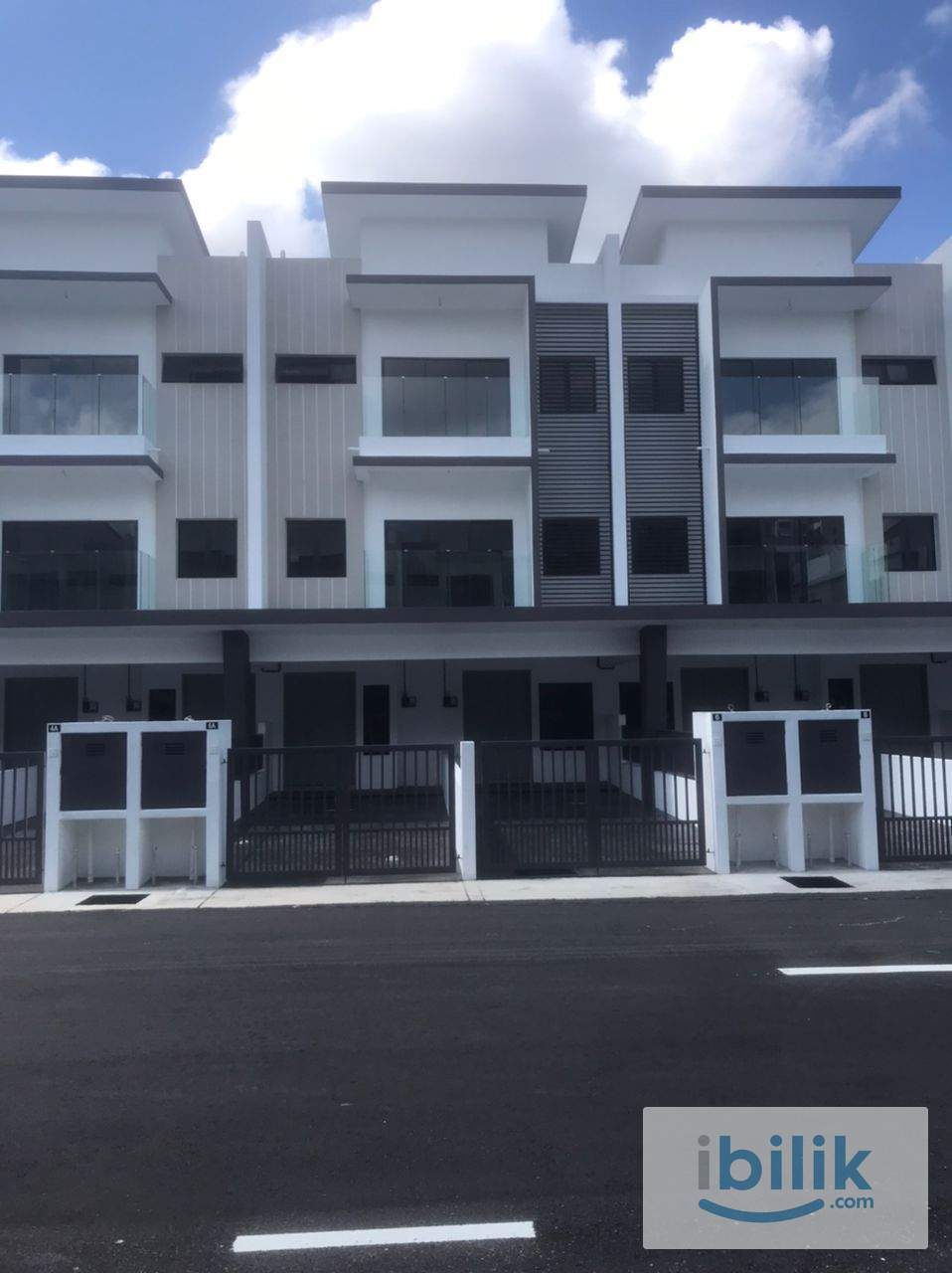 28 Residence Salak Tinggi [Near Nilai Inti and AEON] - Image 1