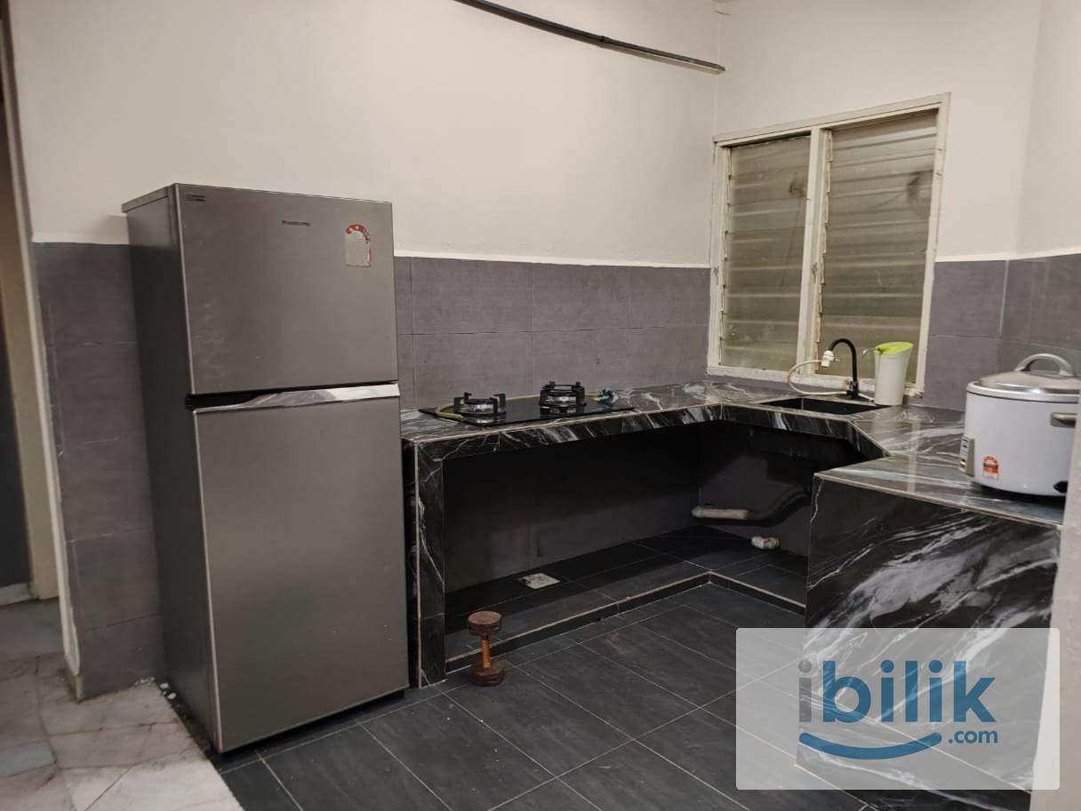 2 rooms for rent partly furnished at goodyear Court 5 near LRT - Image 1