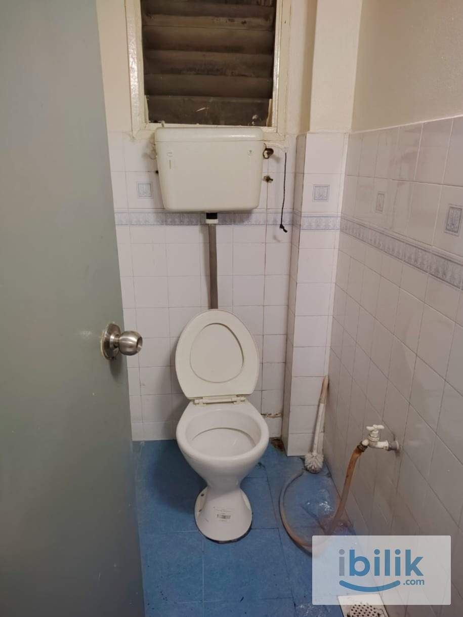 2 rooms for rent partly furnished at goodyear Court 5 near LRT - Image 3