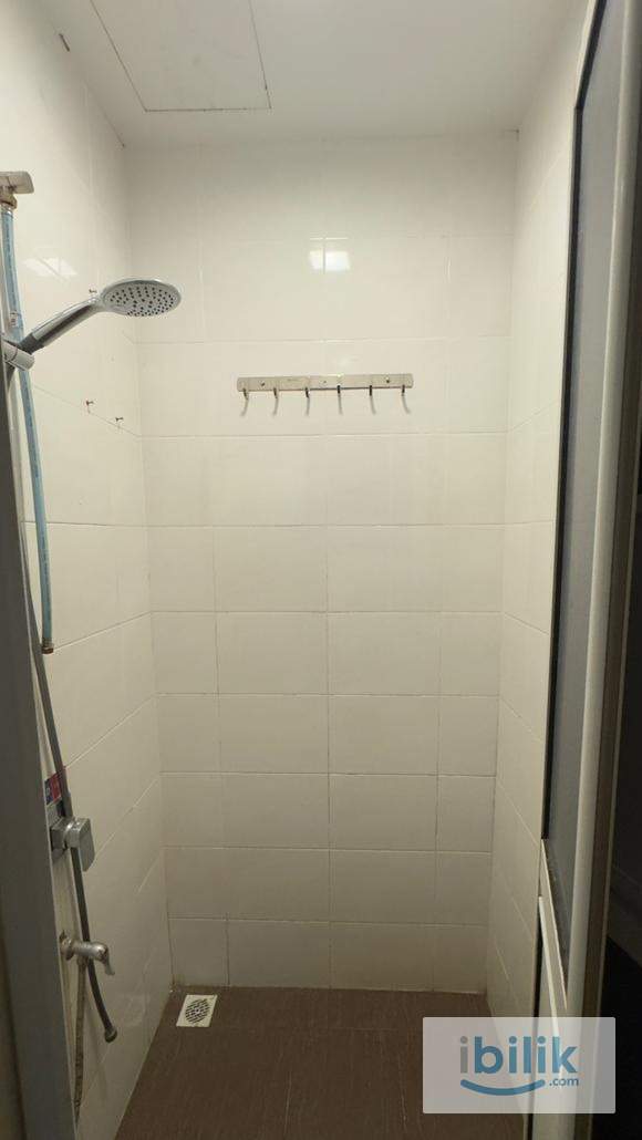 💰 Budget-Friendly Room 🏠 Room for Rent near East Coast Mall, Bandar Kuantan - Image 2
