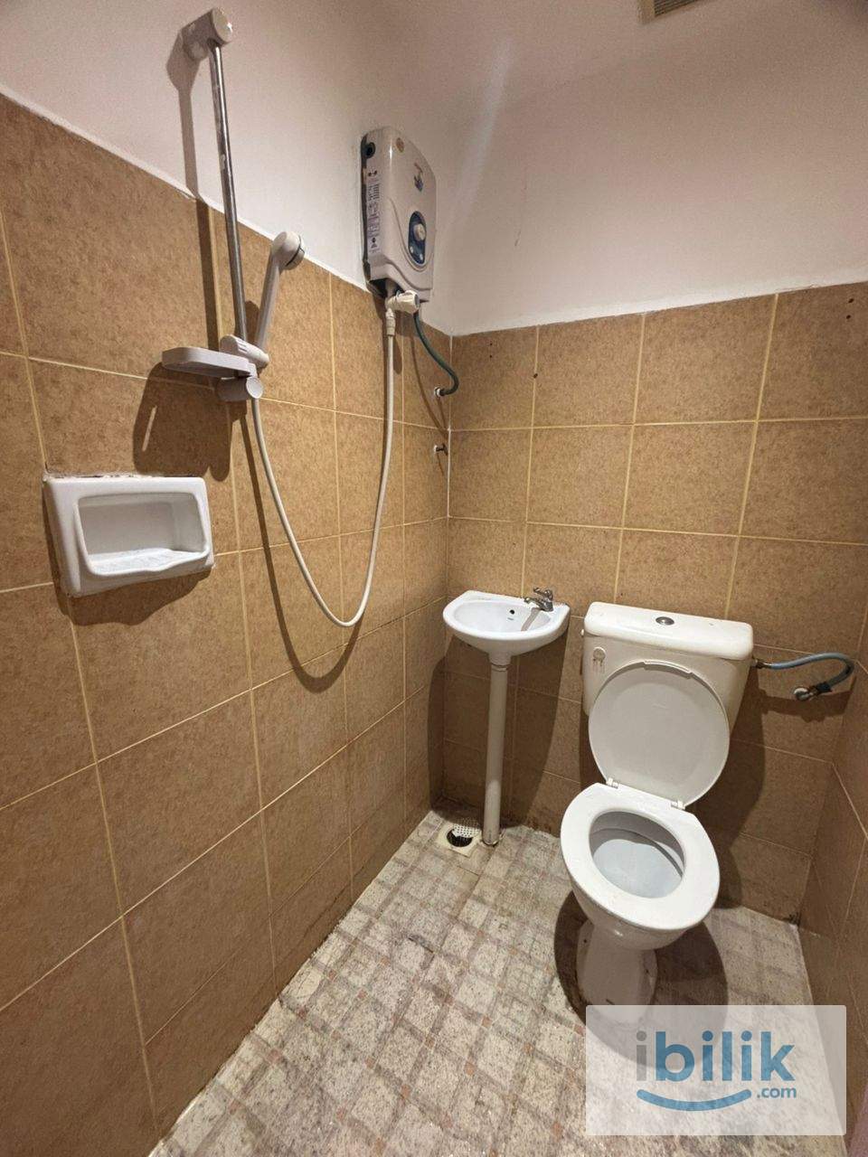 Near LRT Wangsa Maju, 3mins walk 🚶🏻 Melawati Mall Room rent with Toilet - Image 3