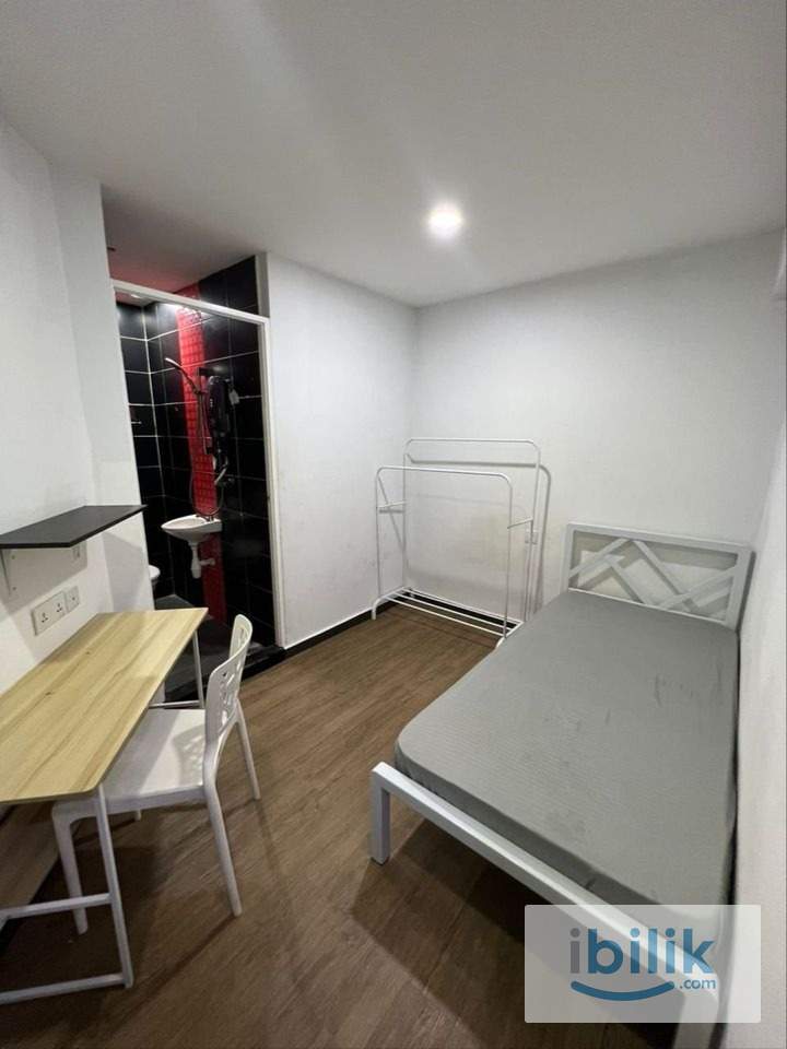 Only  🚶🏼 to Kelana Jaya LRT 🚂 Room for Rent at SS4 Kelana Jaya - Image 1