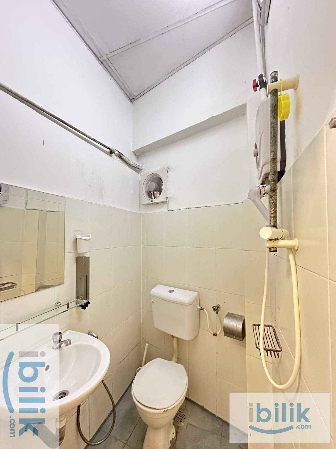 Private Bathroom 🚽Queen Room in with Zero Deposit with Easy Access Bus Stop 🚌 - Image 2