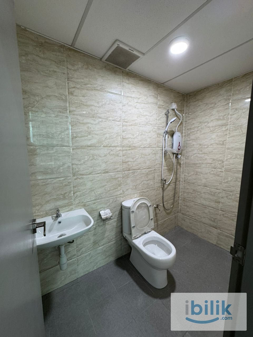 Walking distance Kiara College Kota Kinabalu 🏫 Furnished Room for Rent at Sabah - Image 7