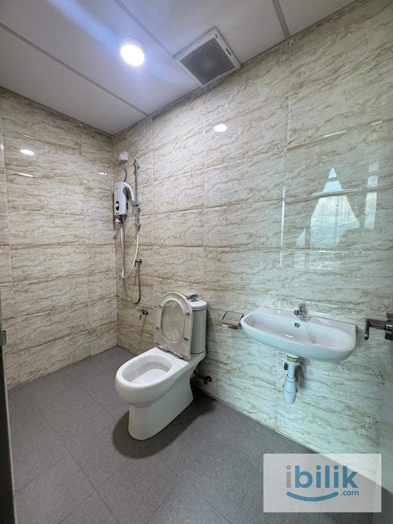 YES OFFER ⭐𝐒𝐢𝐧𝐠𝐥𝐞 𝐑𝐨𝐨𝐦 𝐰𝐢𝐭𝐡 𝐖𝐢𝐧𝐝𝐨𝐰 🤩Near UiTM Kota Kinabalu  Sabah - Image 2