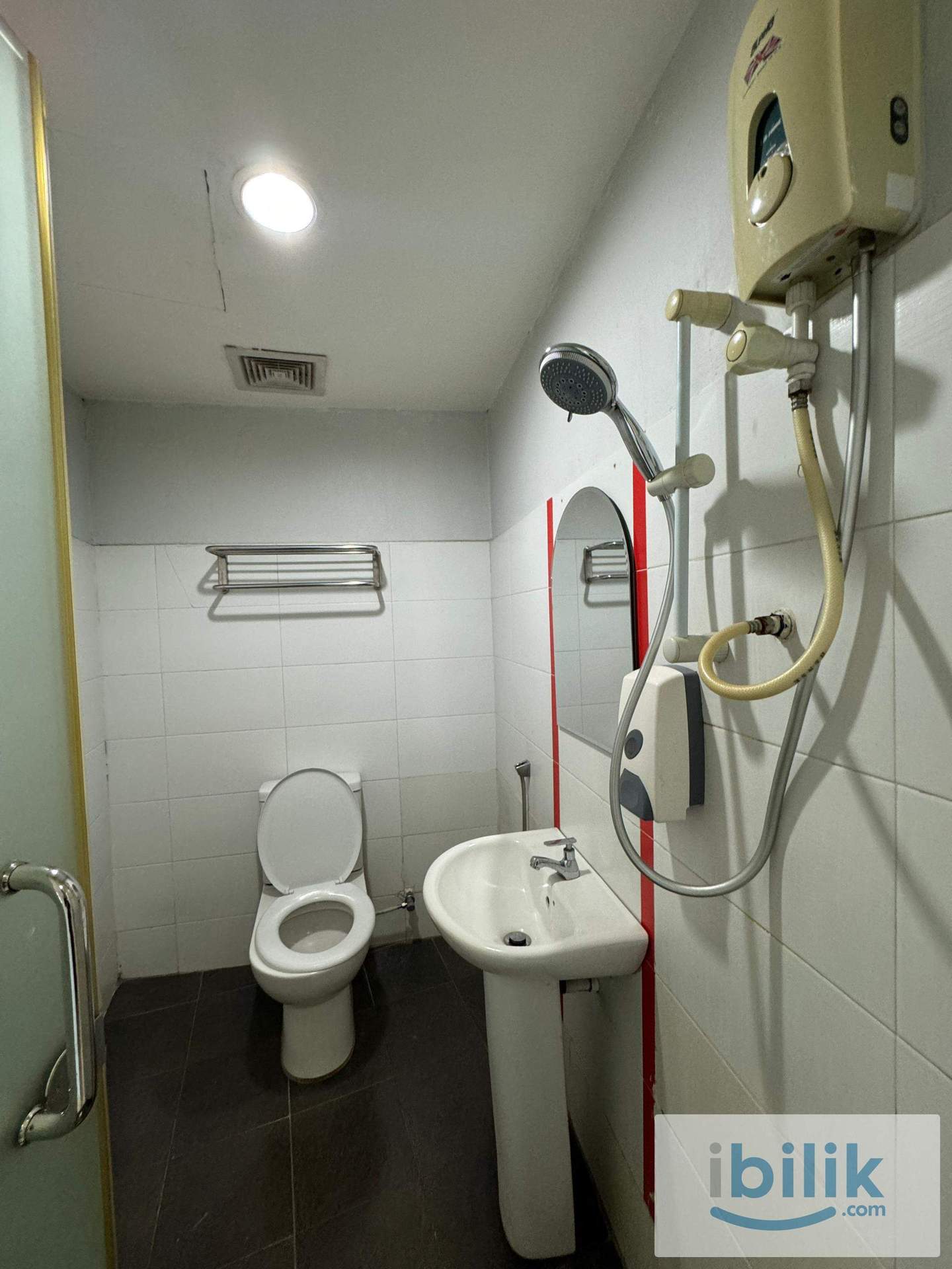 Zero Deposit ⭐️ Master Room for Rent + Toilet at Kota Damansara, MRT Surian - Image 6