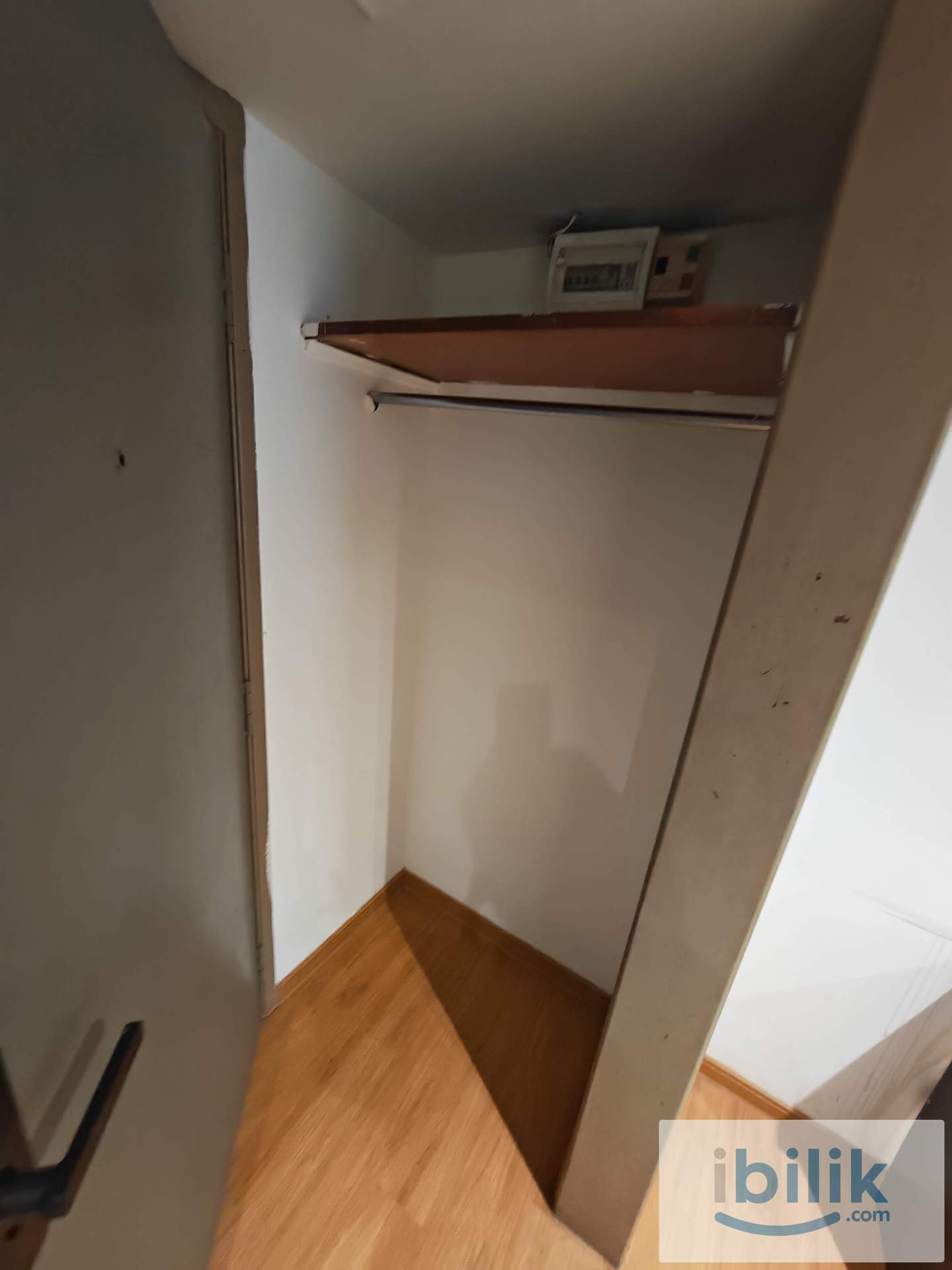 Room for rent private toilet✅ 5 min walk to LRT PWTC🚎 - Image 1
