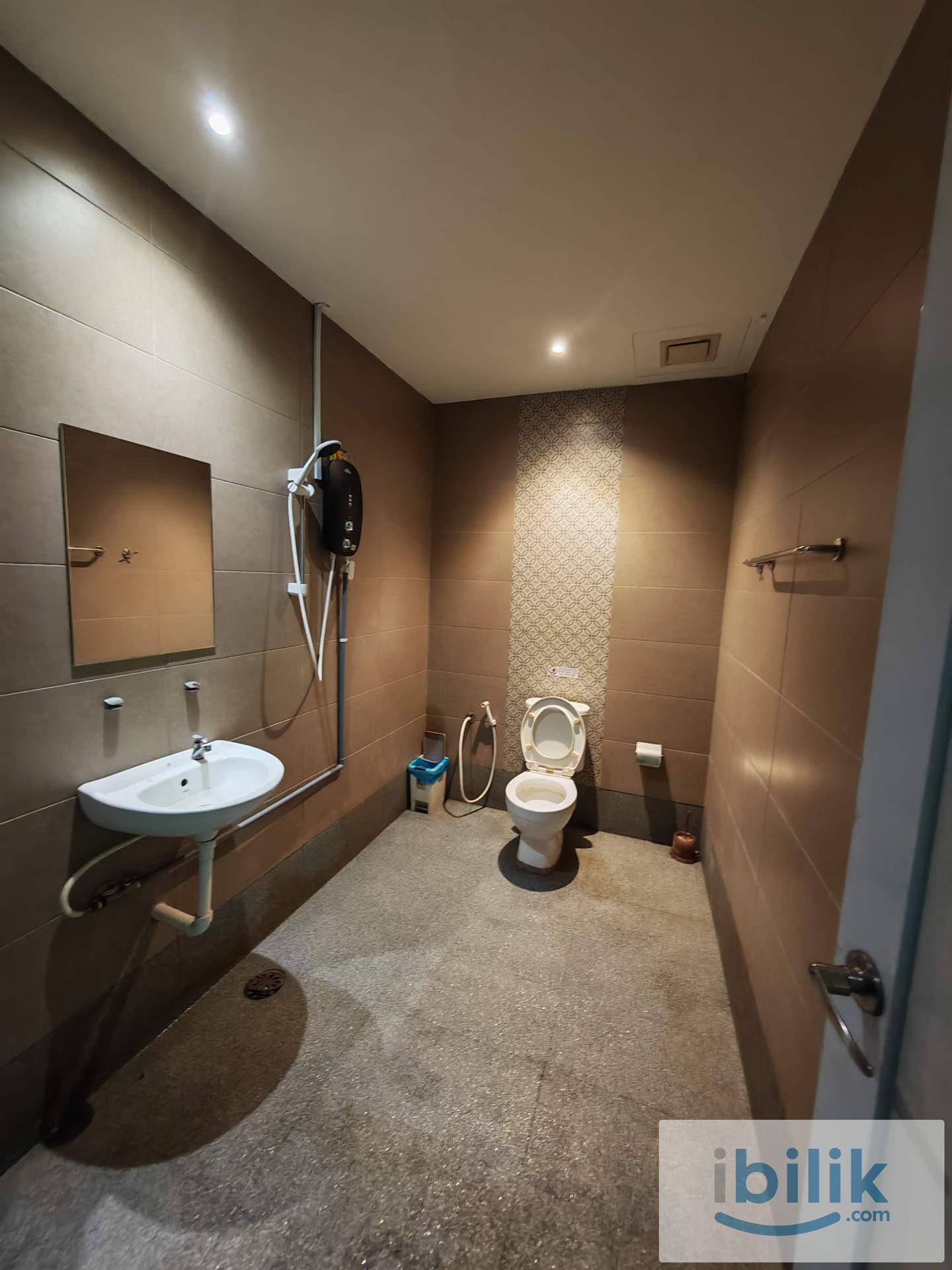 Sharing Bathroom Near Masjid India💯 6 Min Walk to LRT🚎 - Image 5