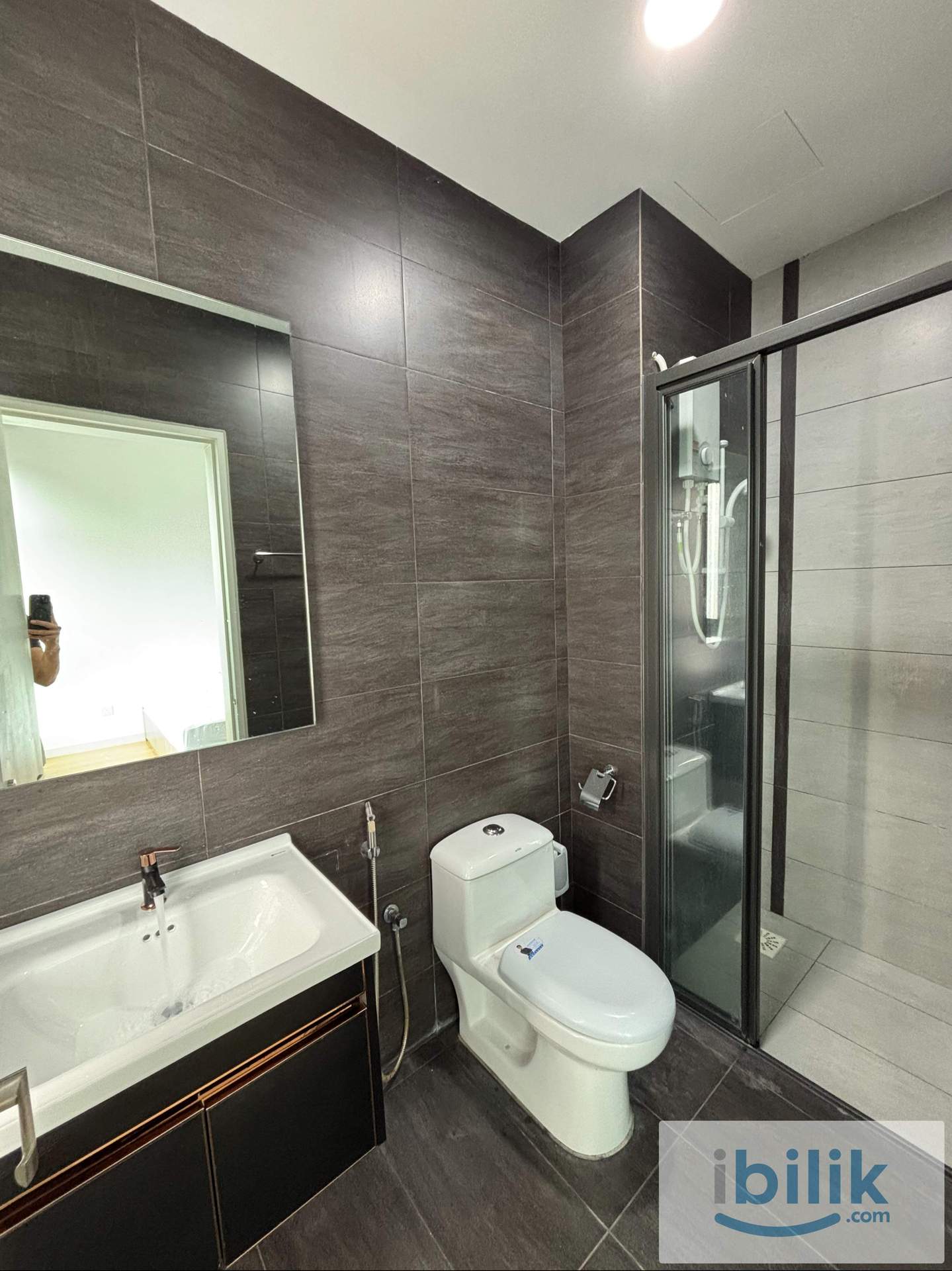 Amanja Semi-D Suites Condominium - Image 5