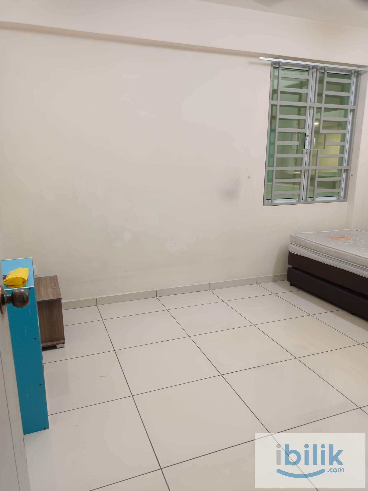 Medium room near auto city  - Image 1