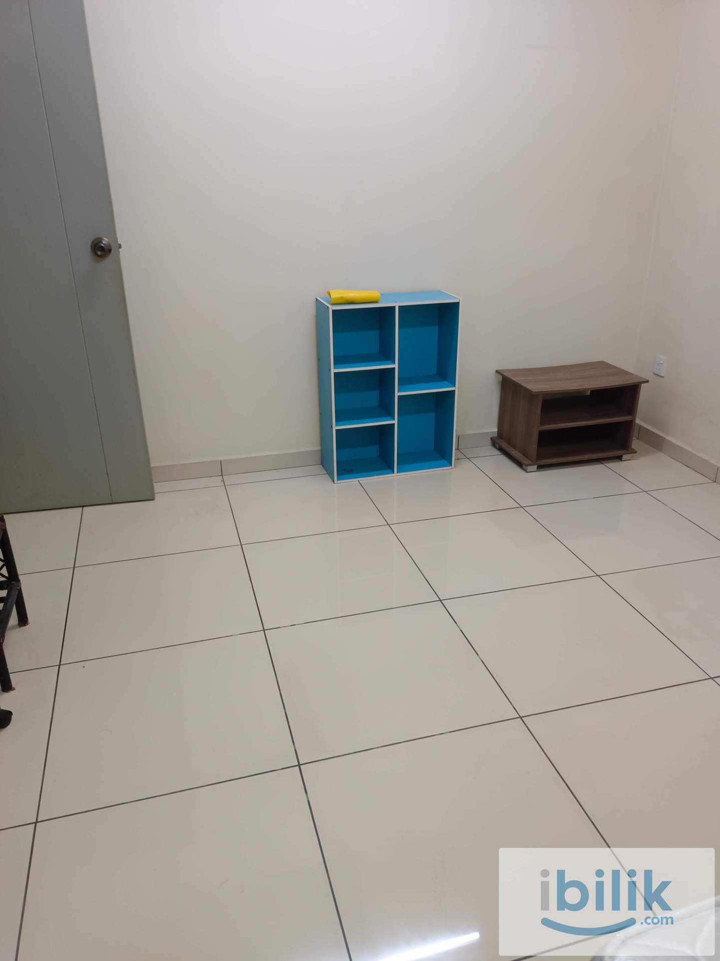 Medium room near auto city  - Image 2