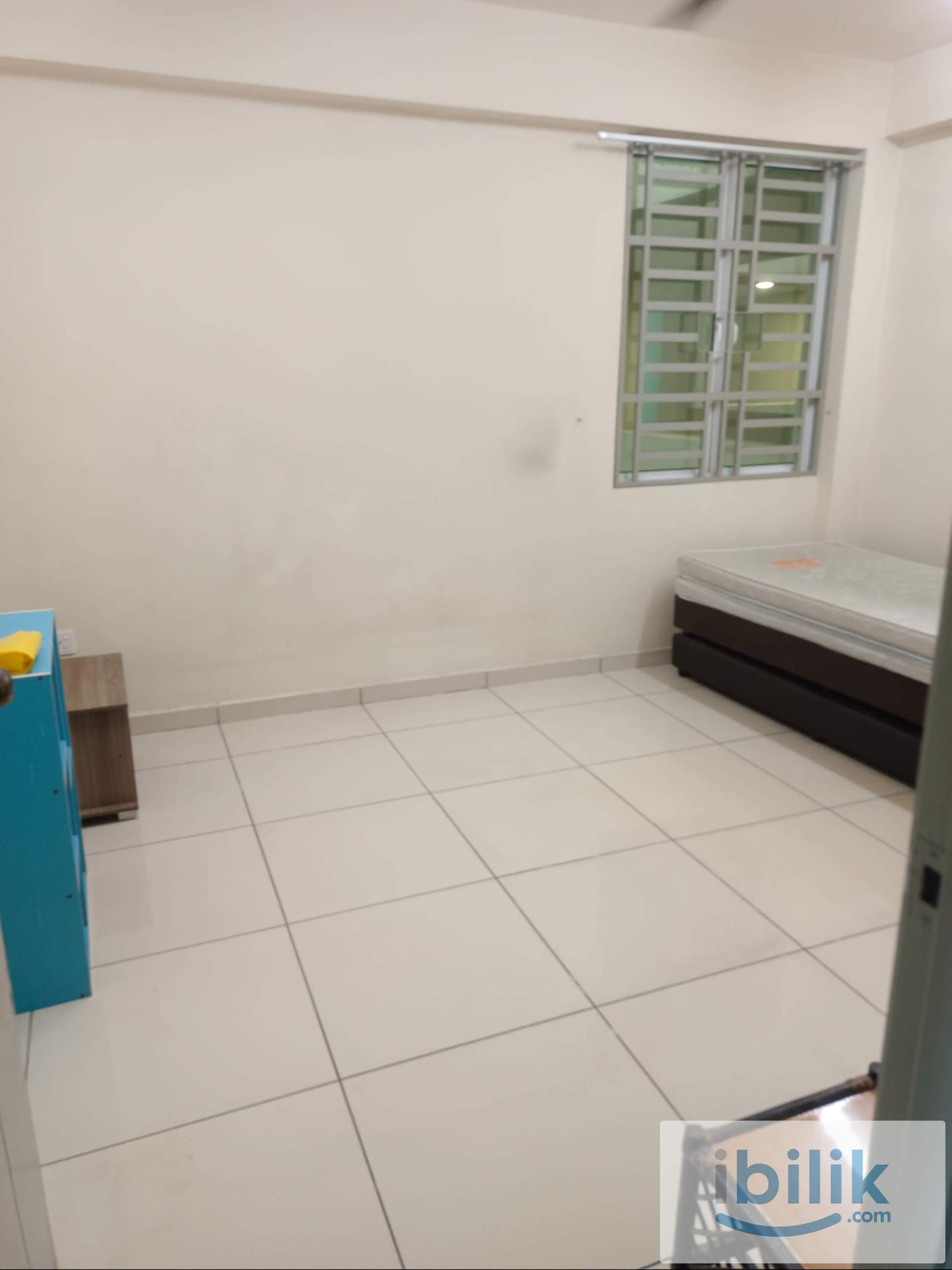Medium room near auto city  - Image 3