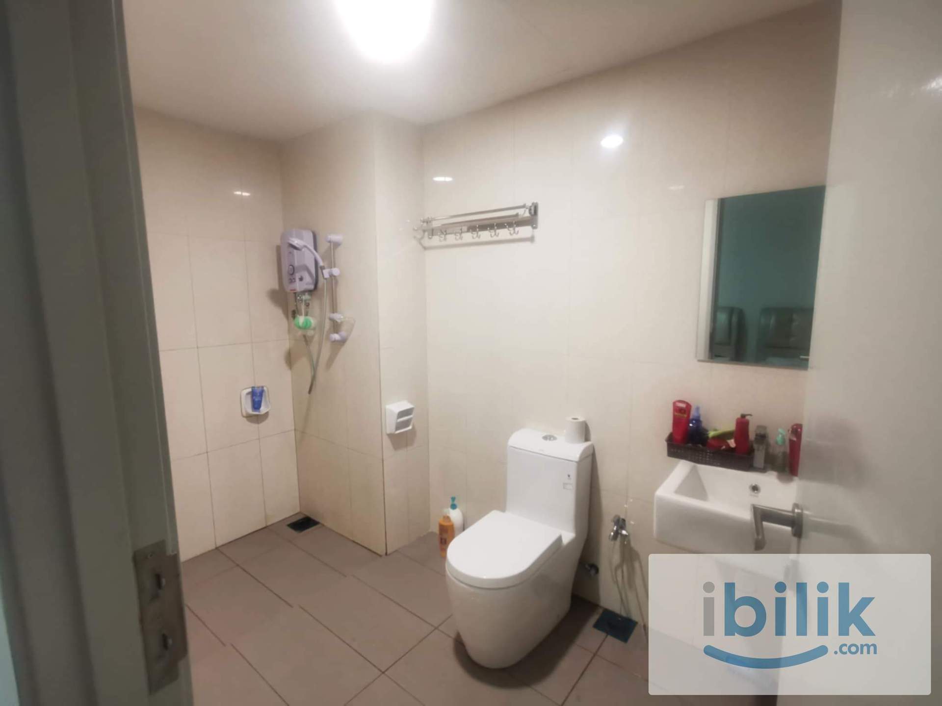 Utilities Covered Female Unit Condo Share Room - Image 7