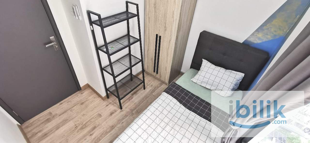 Emporis Small Room With Window For Rent - Image 1