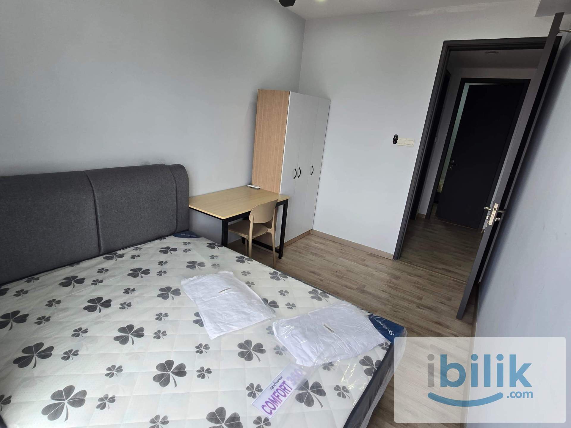 Emporis Medium Room For Rent - Image 1