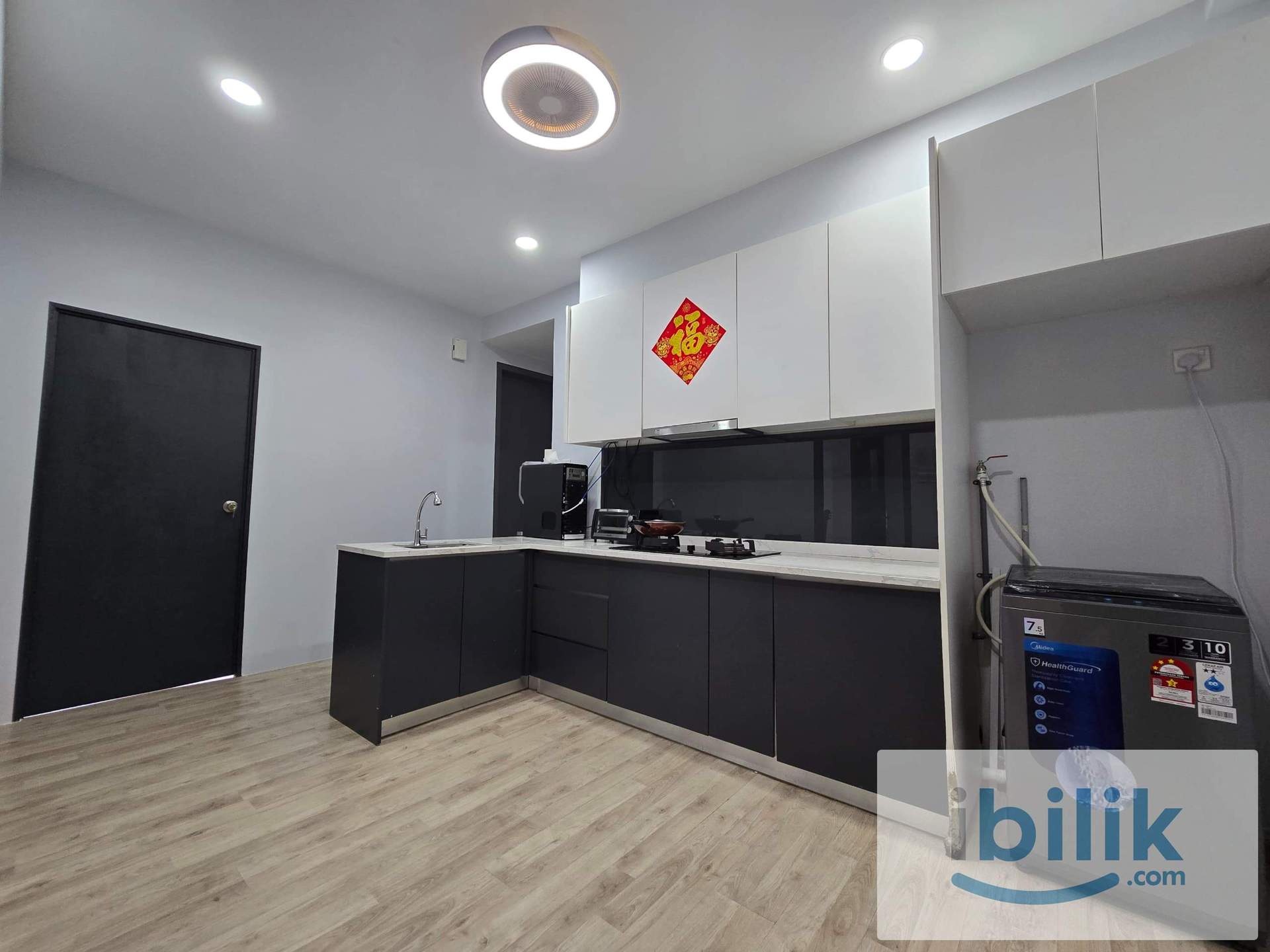 Special Promo Price For Emporis Medium Room For Rent - Image 3