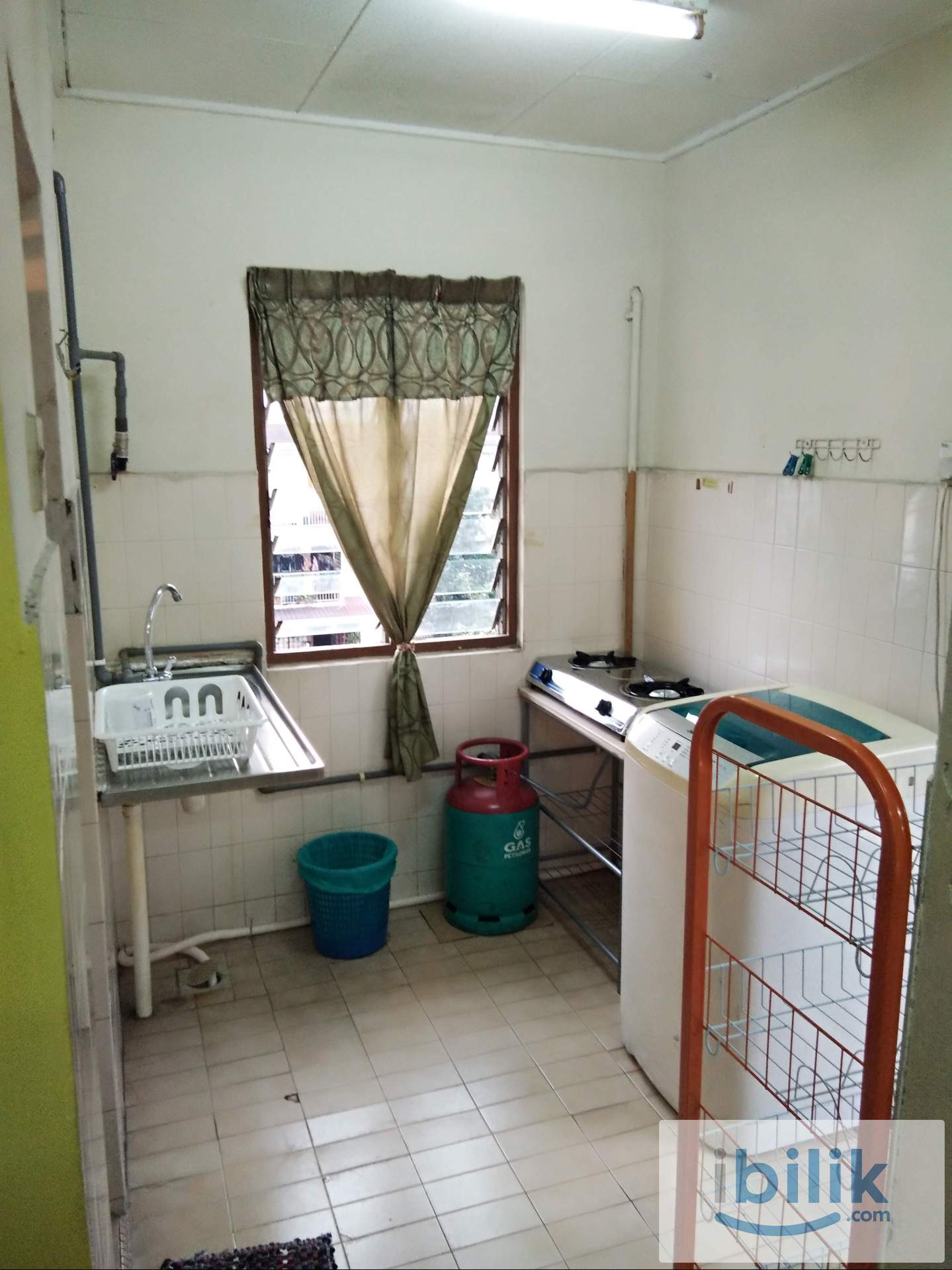 Bilik Sewa Wanita Melayu, Bilik medium di Flat Blok D2 Seksyen 2, Wangsa Maju KL. - Image 3