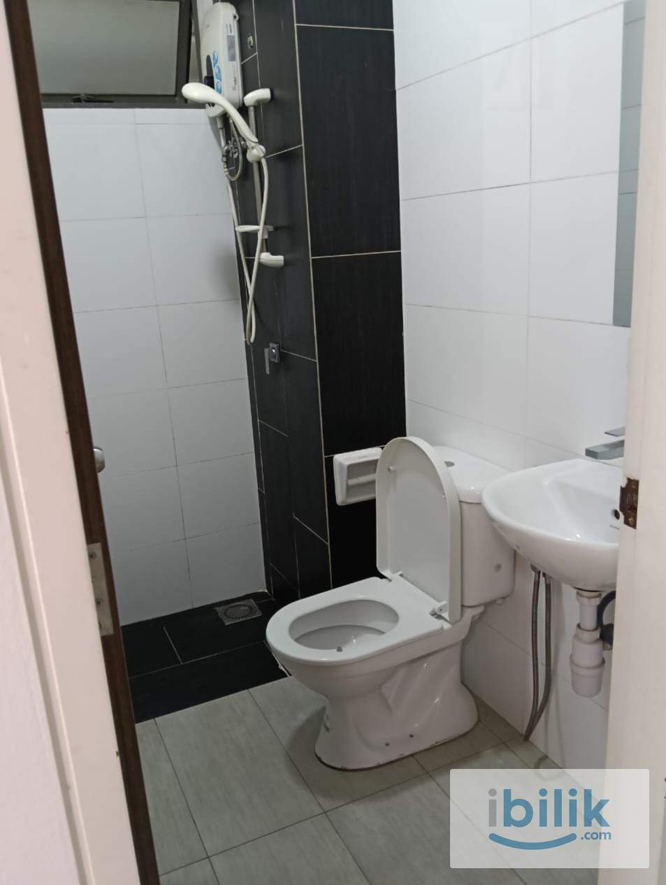 Bilik Sewa Lelaki Melayu medium big room, Non Sharing di Condo Season Garden Wangsa Maju. - Image 3
