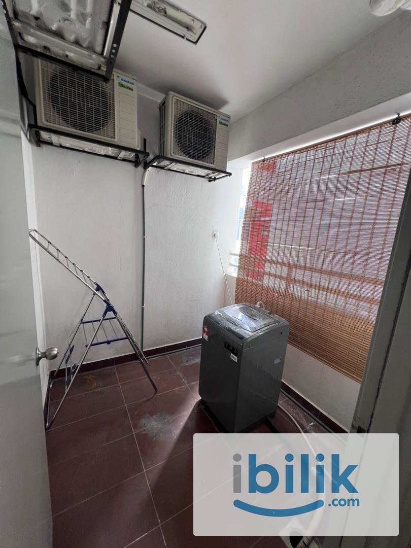 😍 5 mins walk to LRT 😍 Inclusive of Utilities 😍Free Wifi 😍Free Cleaning 😍Fully furnished Medium Room at Main Place - Image 2