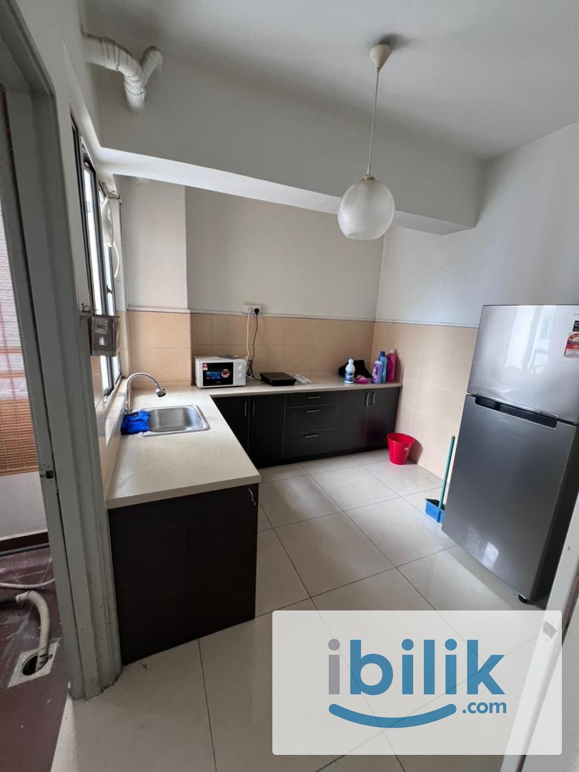 😍 5 mins walk to LRT 😍 Inclusive of Utilities 😍Free Wifi 😍Free Cleaning 😍Fully furnished Medium Room at Main Place - Image 3