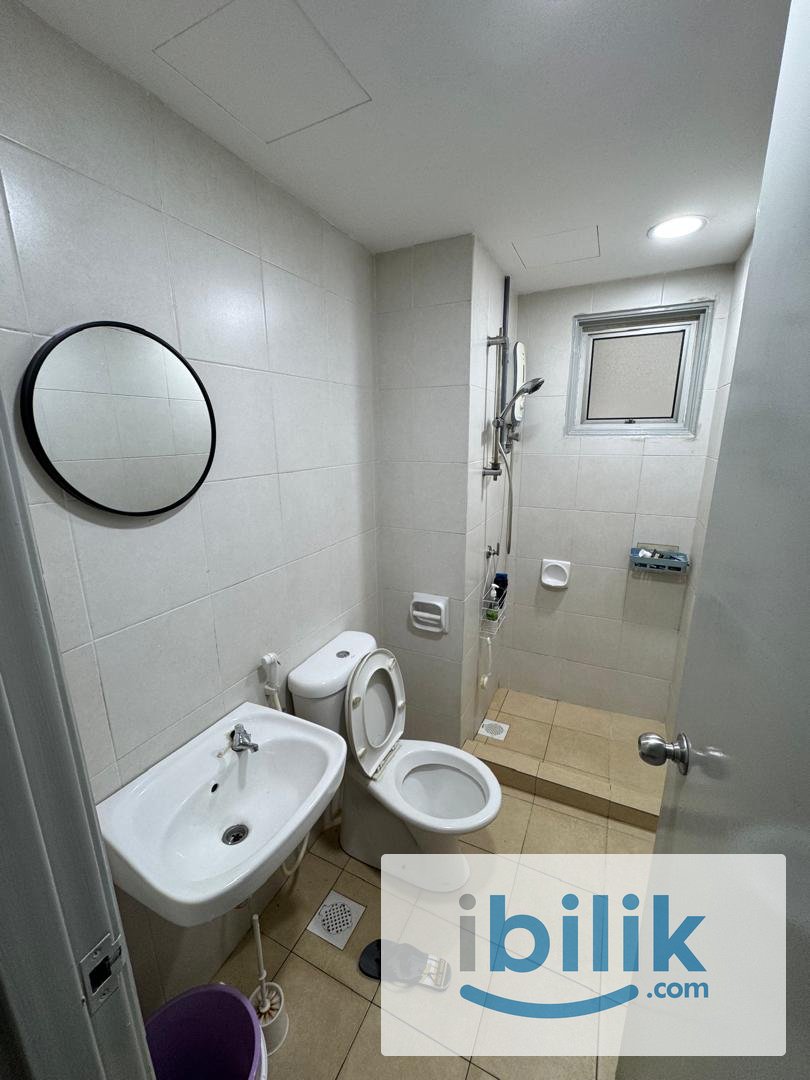 😍 5 mins walk to LRT 😍 Inclusive of Utilities 😍Free Wifi 😍Free Cleaning 😍Fully furnished Medium Room at Main Place - Image 4