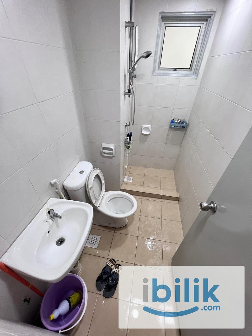 😍 5 mins walk to LRT 😍 Inclusive of Utilities 😍Free Wifi 😍Free Cleaning 😍Fully furnished Medium Room at Main Place - Image 2