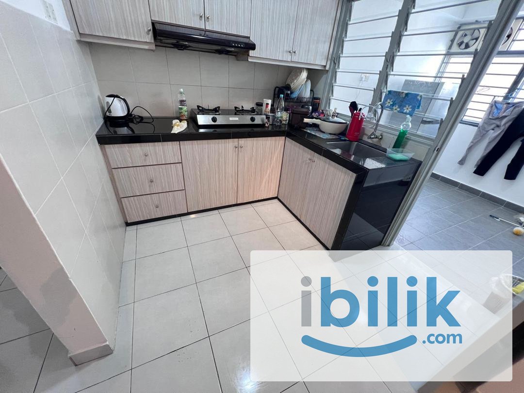 😍 5 mins walk to LRT 😍 Inclusive of Utilities 😍Free Wifi 😍Free Cleaning 😍Fully furnished Medium Room at Main Place - Image 3