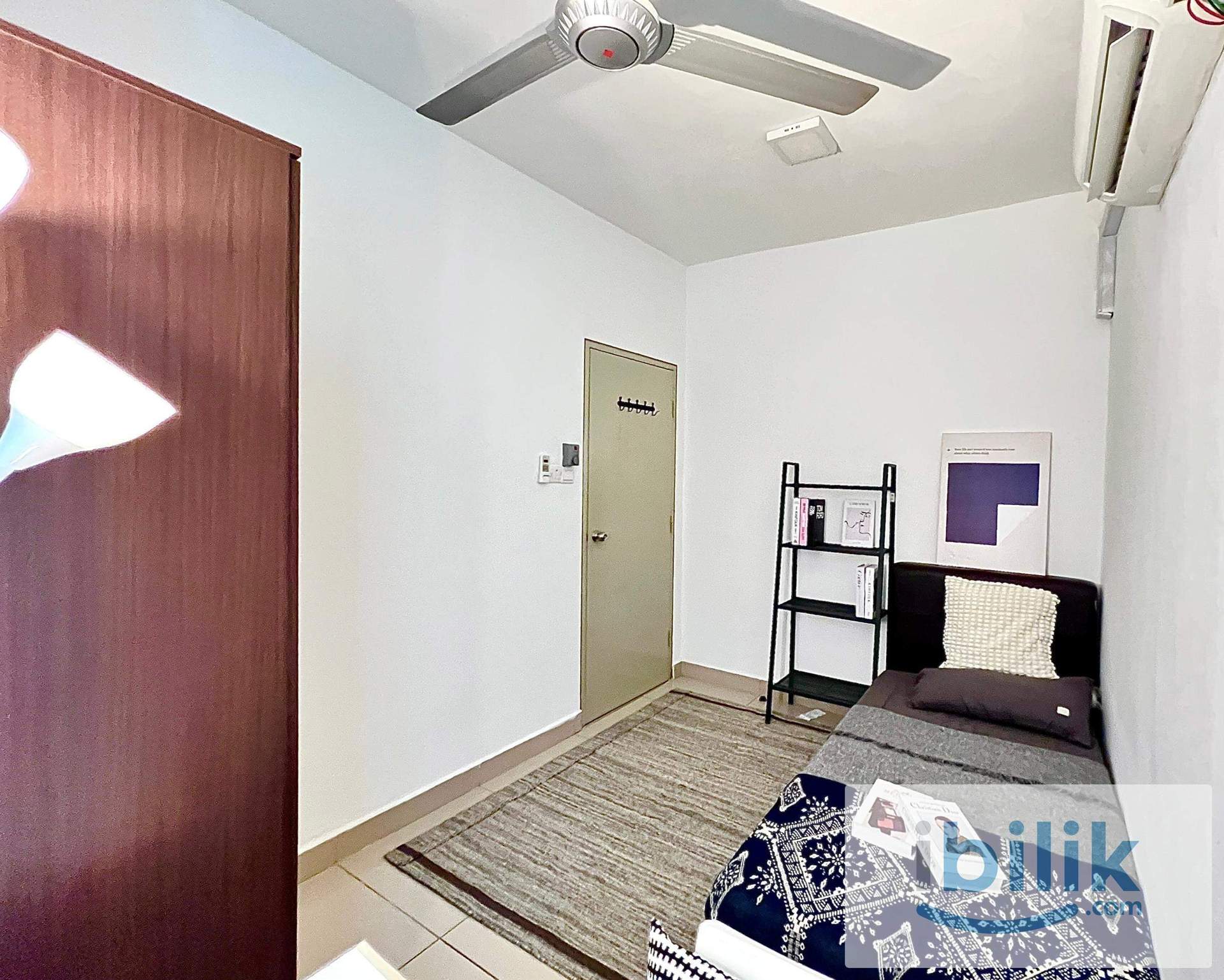 😍 5 mins walk to LRT 😍 Inclusive of Utilities 😍Free Wifi 😍Free Cleaning 😍Fully furnished Medium Room at Pacific Place  - Image 4