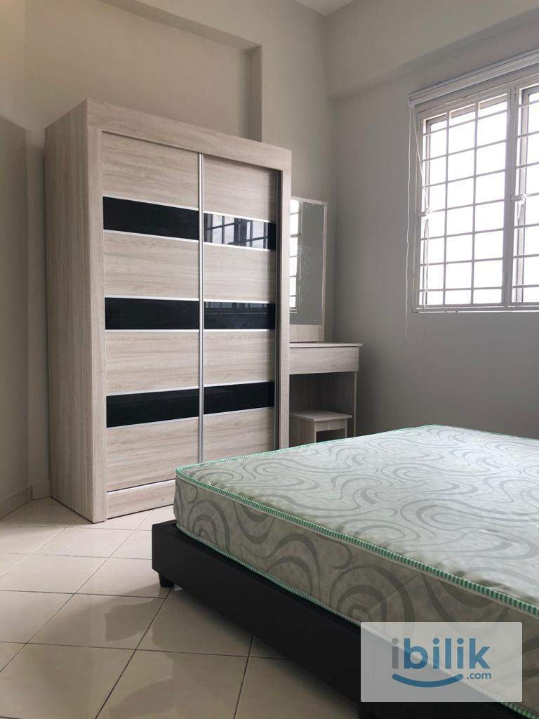 Middle Room with Air Cond - Image 1