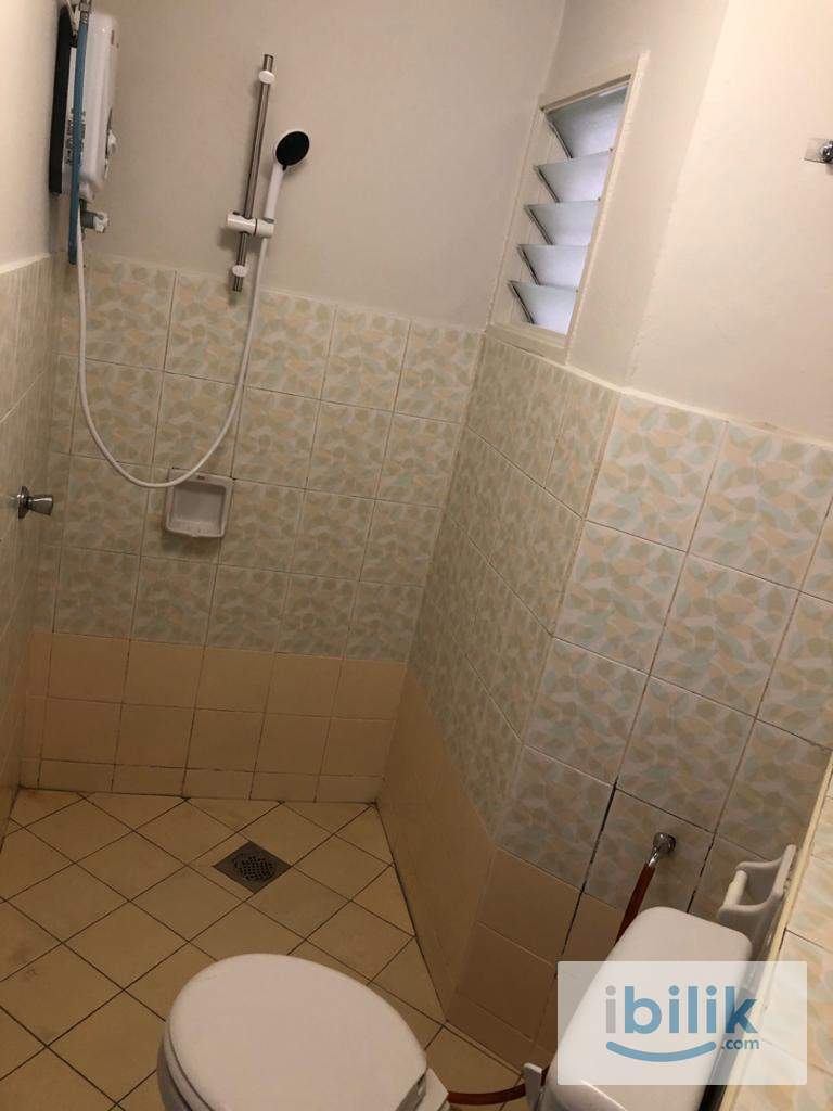 Middle Room with Air Cond - Image 6