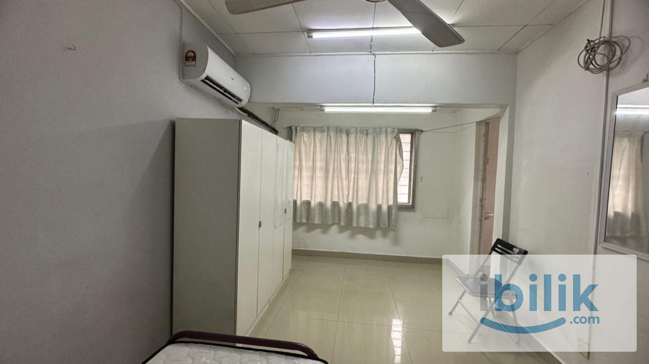 Bandar Sunway Medium room c/w air cond,water and wifi  bill $590  @ jalan pjs7/7j for Malaysian Chinese female only. - Image 1
