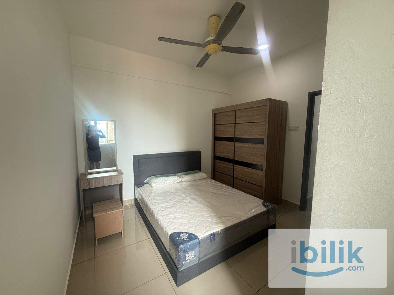 Medium room @ Casa Tropicana - Image 1