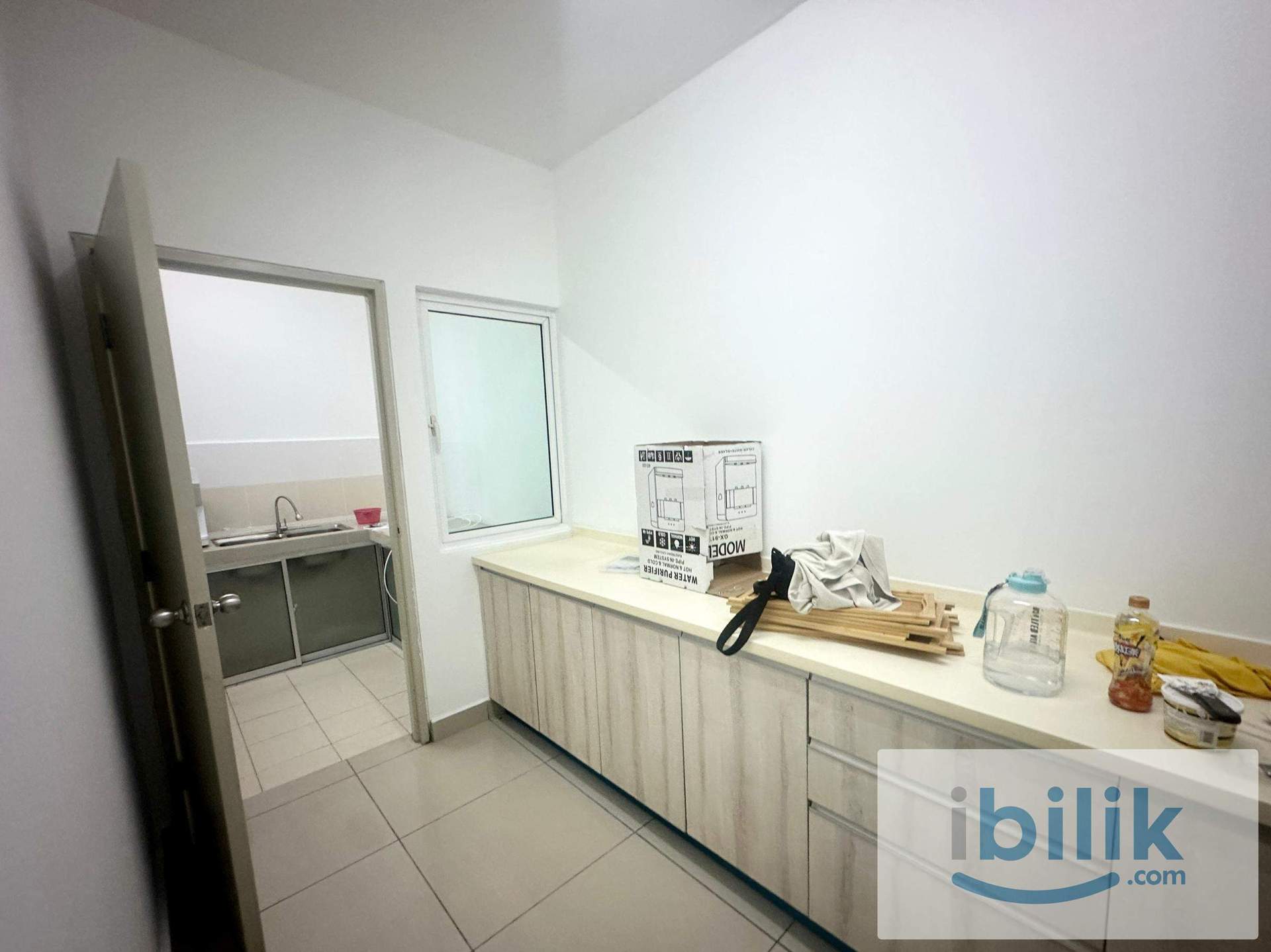 (Female Unit)☀5 min walk to LRT Ara Damansara !! Middle Room at Pacific Place - Image 3