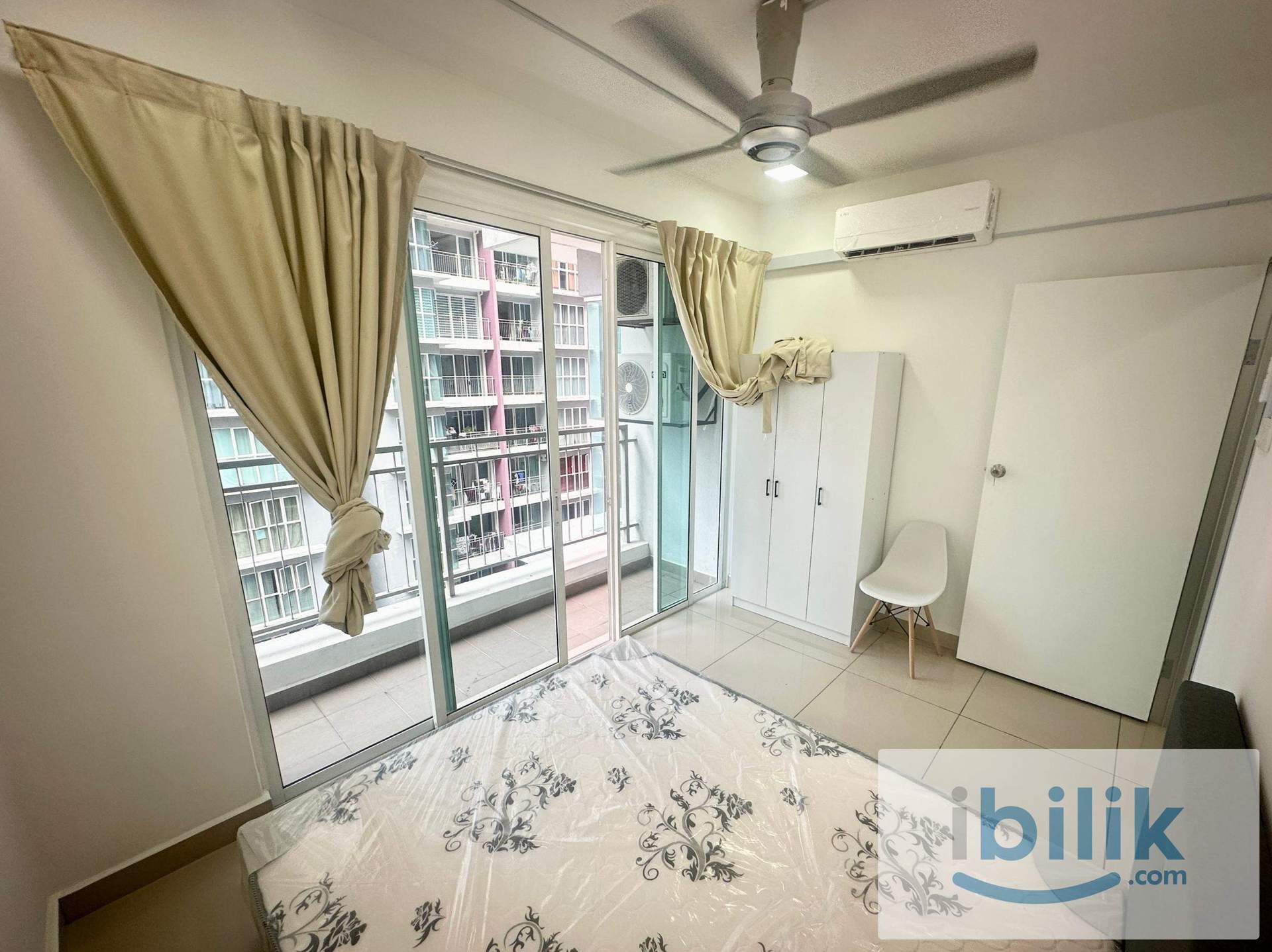(Female Unit)☀5 min walk to LRT Ara Damansara !! Middle Room at Pacific Place - Image 1