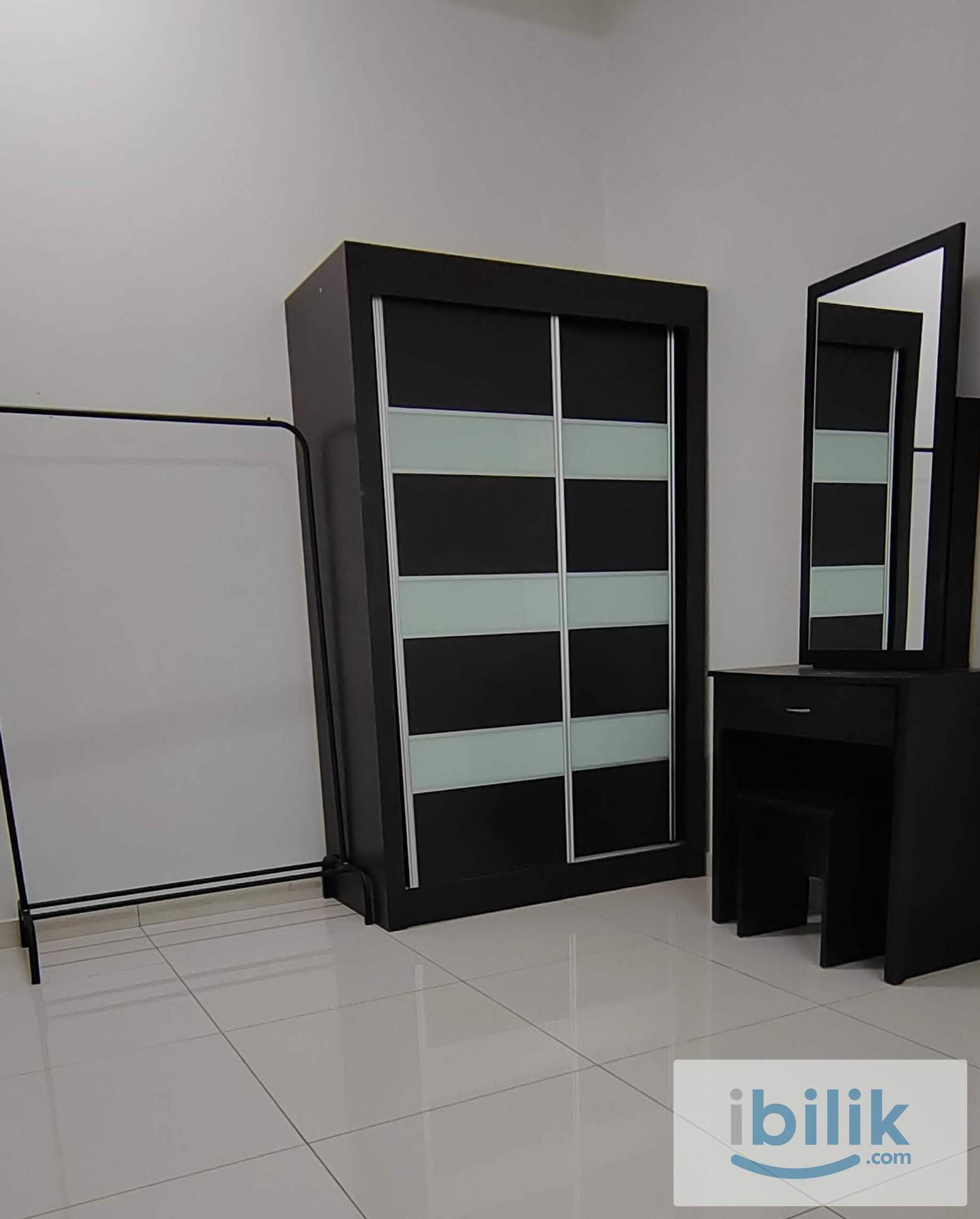 Middle room at Meru  - Image 2