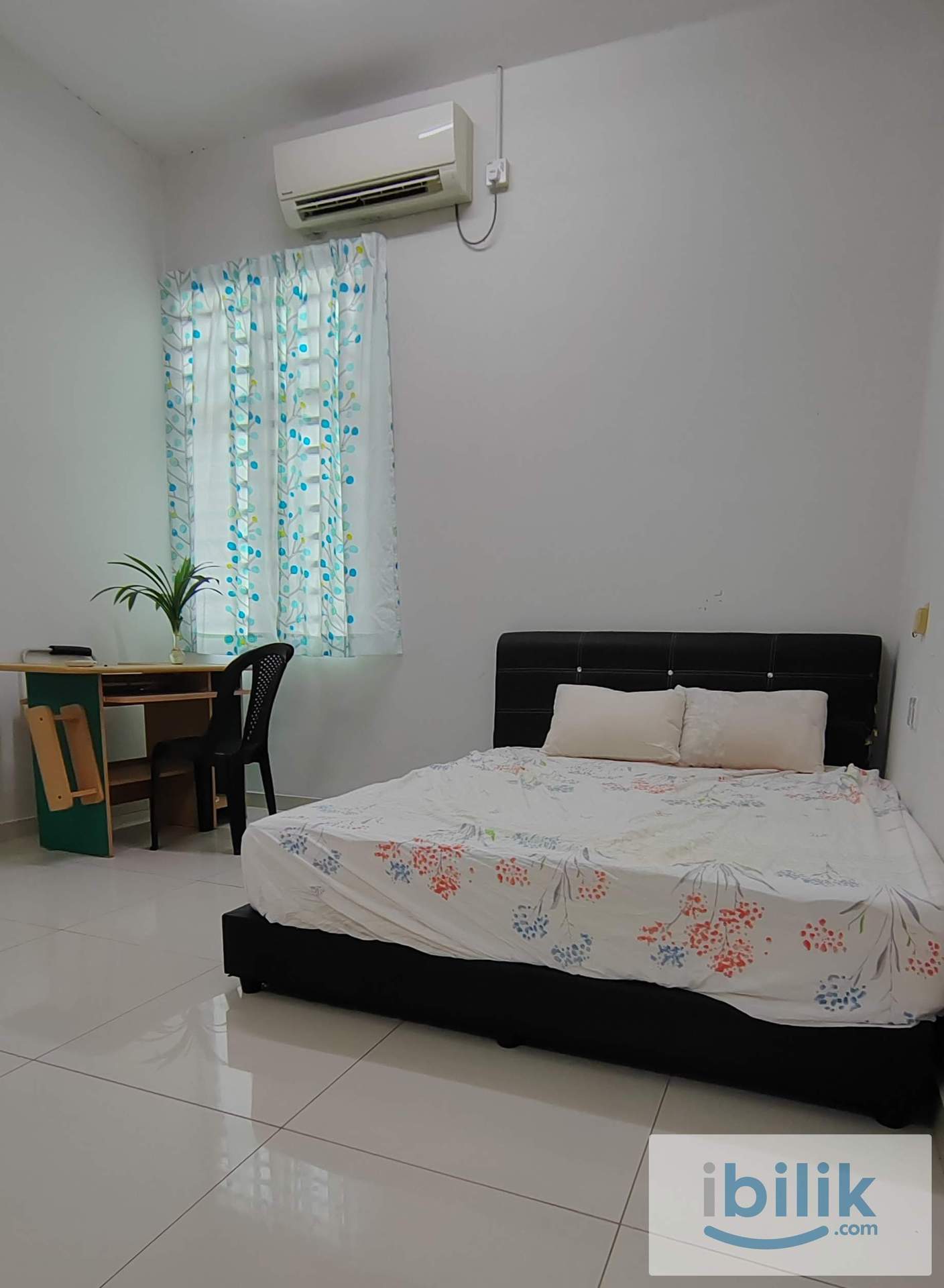 Middle room at Meru  - Image 1